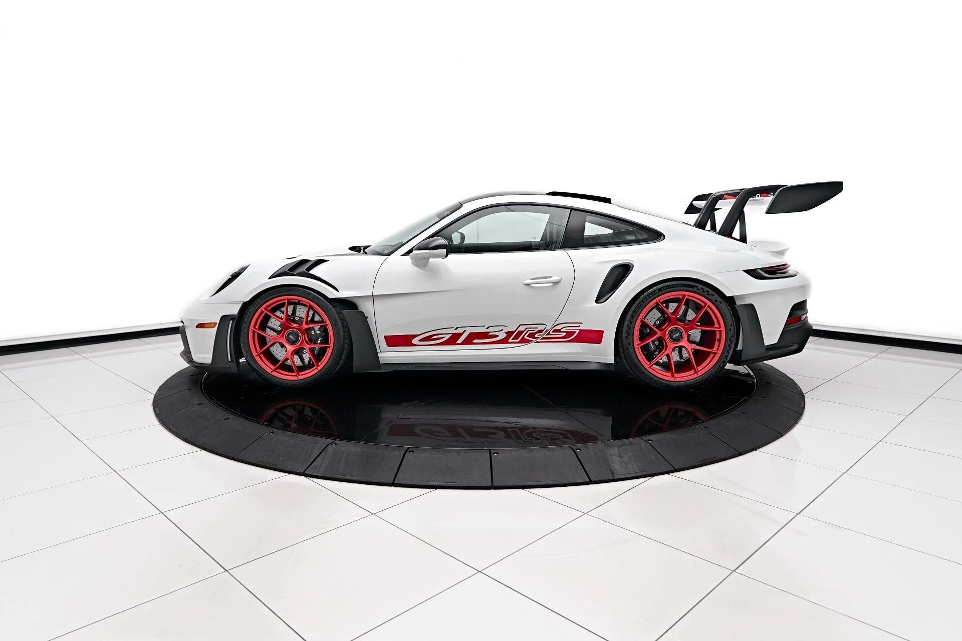 mph011_857606918_Used_2024_Porsche_911_GT_3_RS_1754680271_78dc563bf8