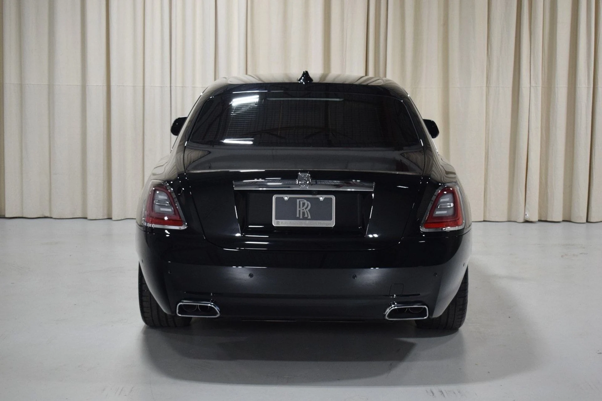 mph011_867885967_edc126ce0b49b47772f5ece898a2d735x_fc00e35045