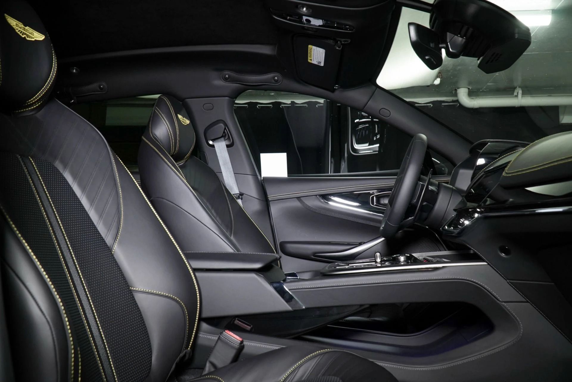 mph011_868088156_New_2026_Aston_Martin_DBX_707_1771009088_874bc4e54e