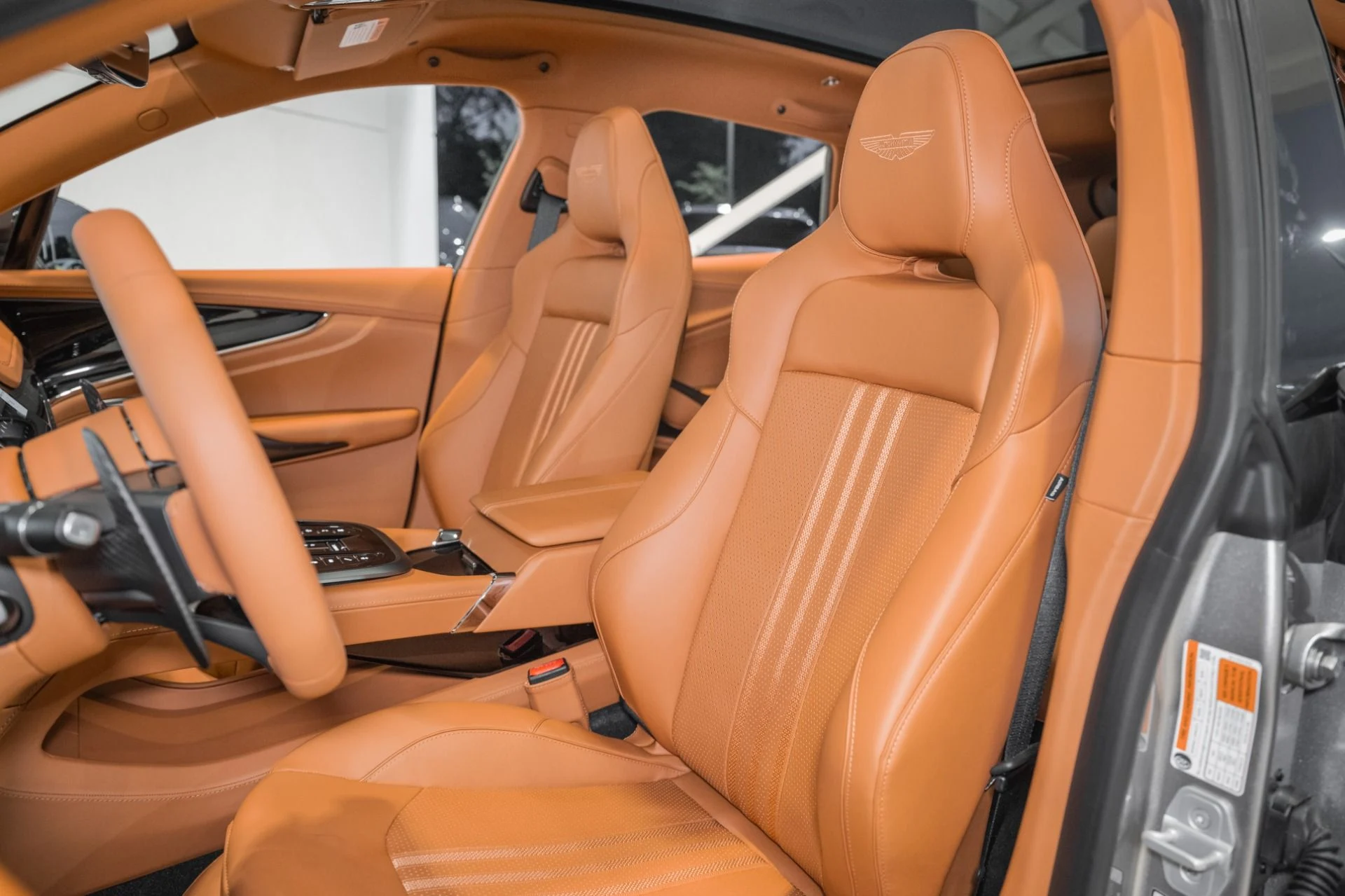 mph011_868744254_New_2026_Aston_Martin_DBX_707_1786372165_62f685c031
