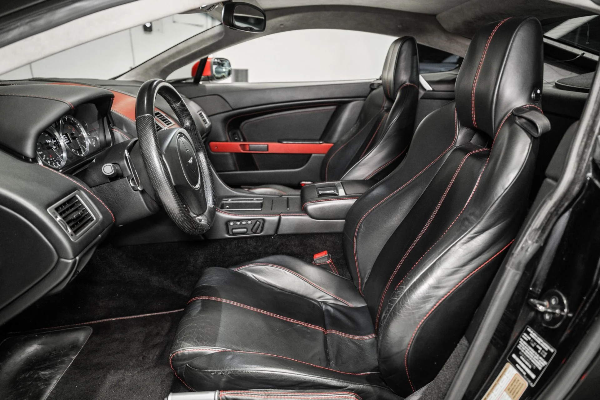 mph011_87187114_Used_2009_Aston_Martin_V8_Vantage_1772034364_d83773a264