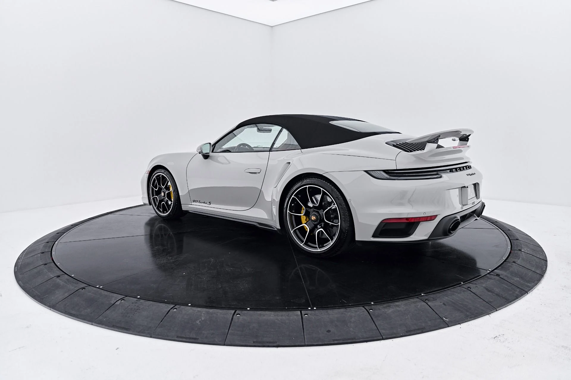 mph011_87769723_Used_2024_Porsche_911_Turbo_S_1790987893_73258a744a