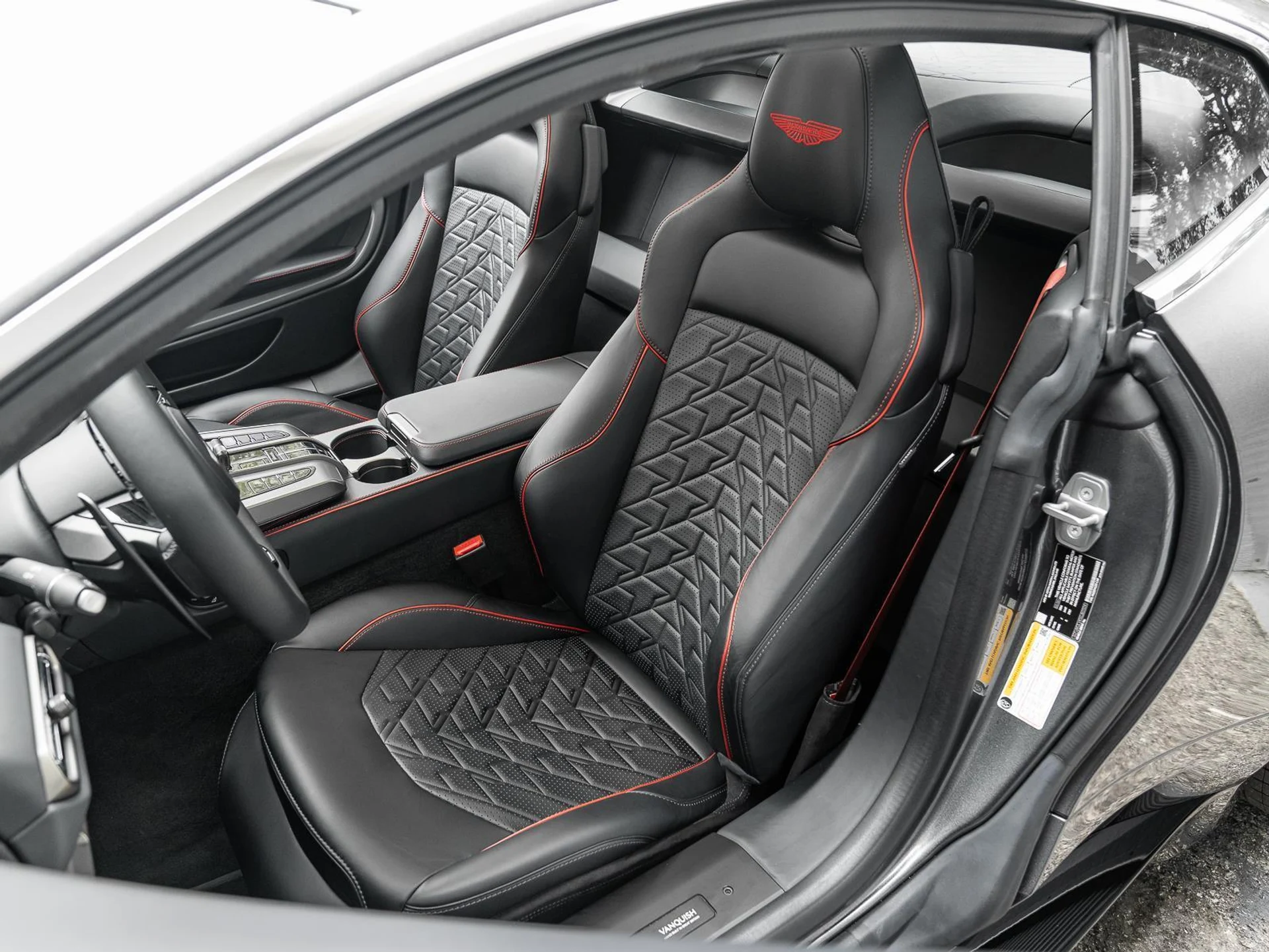 mph011_880970500_Used_2025_Aston_Martin_Vanquish_Coupe_1780612106_264243ef42