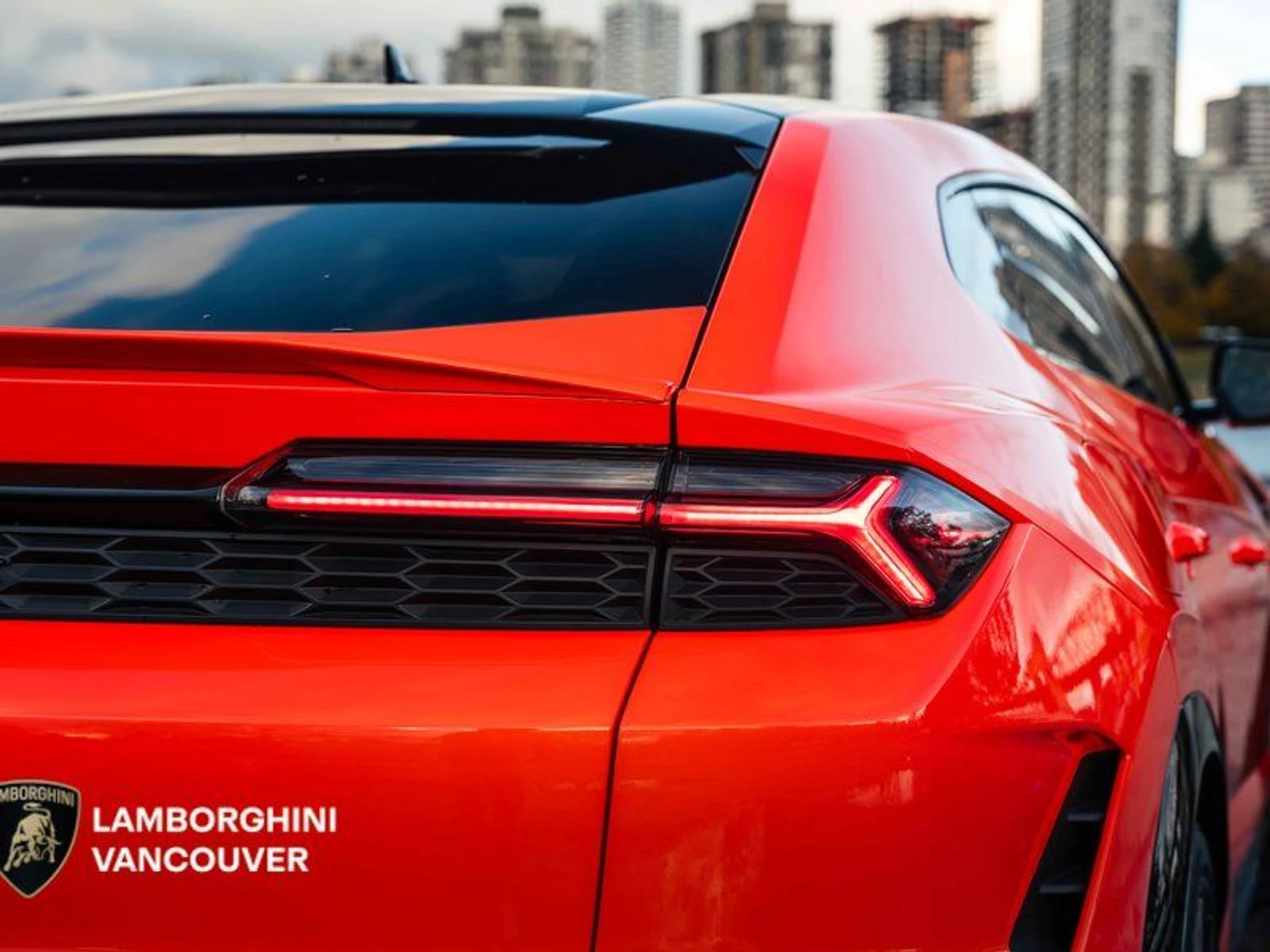 mph011_881872713_38620862_02910_2025_lamborghini_urus_012_c7f18fbba4