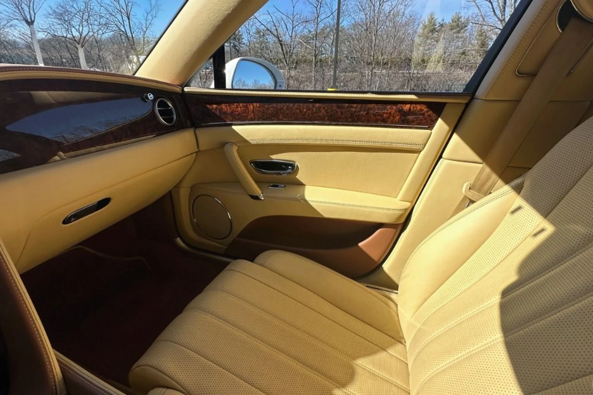 mph011_886715335_Used_2014_Bentley_Flying_Spur_1773932155_d6bb81d47c