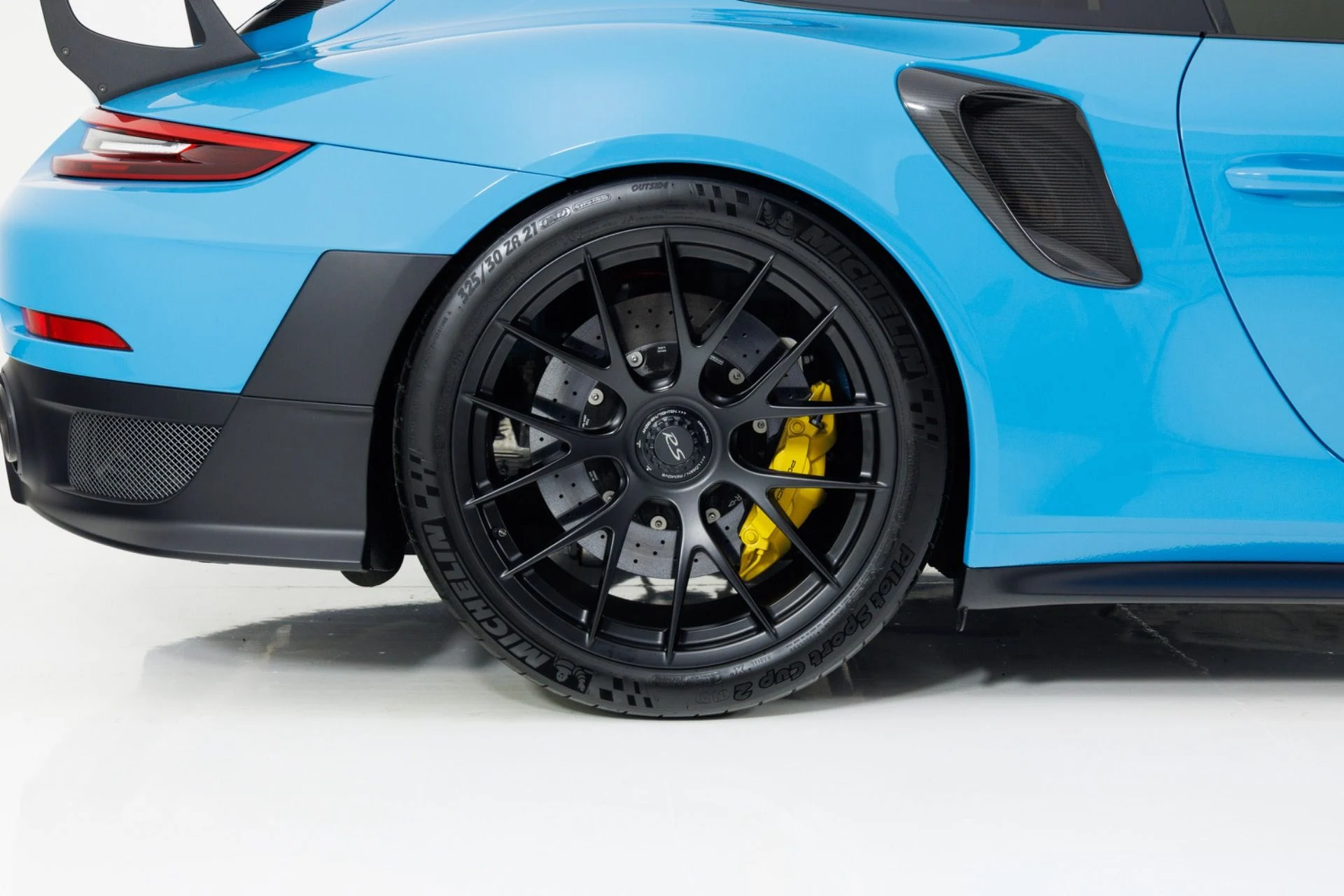 mph011_896846650_Used_2018_Porsche_911_GT_2_RS_1783631648_f66504fdd4