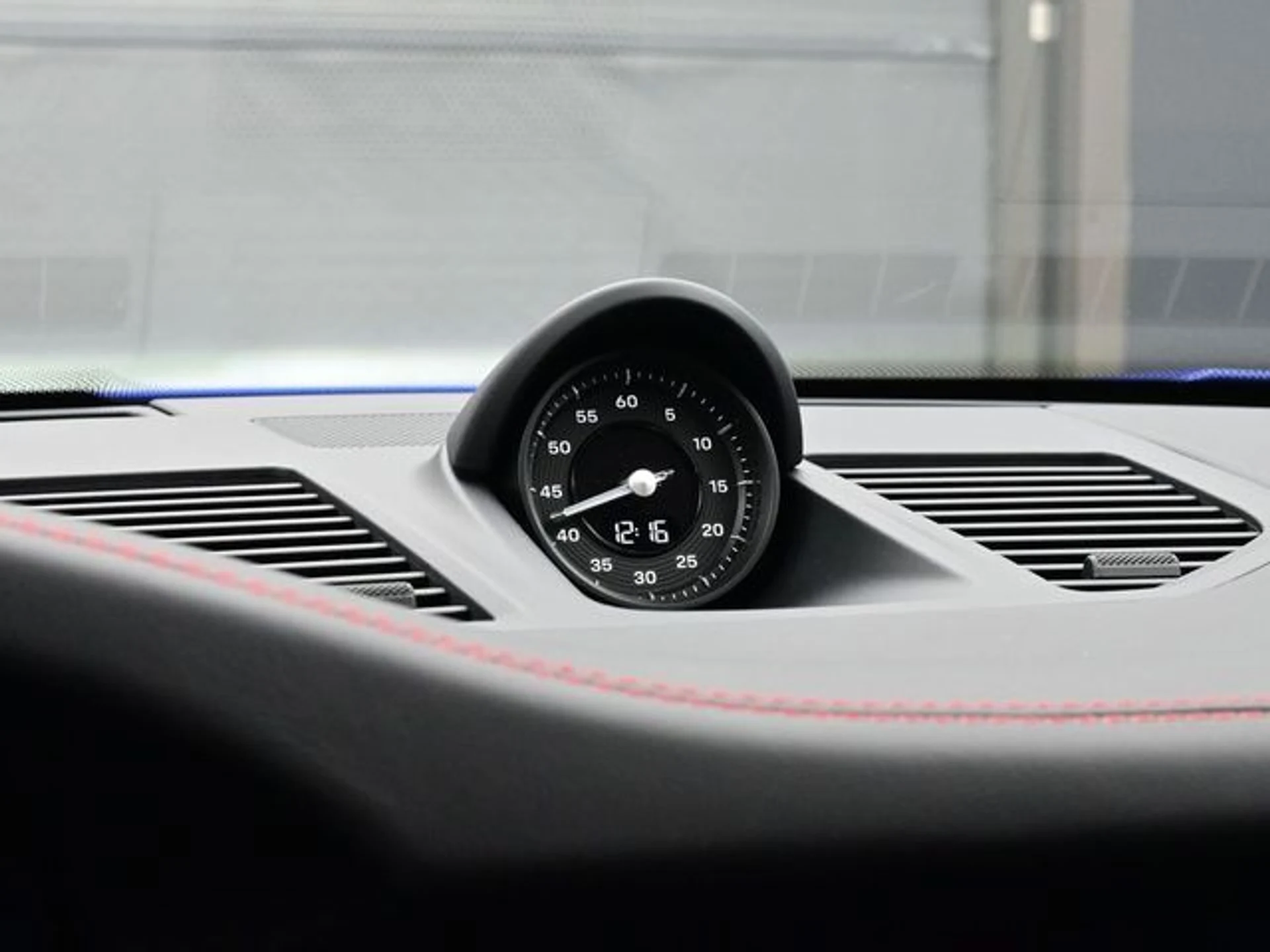 mph011_89953757_b6ec6ff41b7bf59bdb0e9852b5b47817x_dbba6352b2