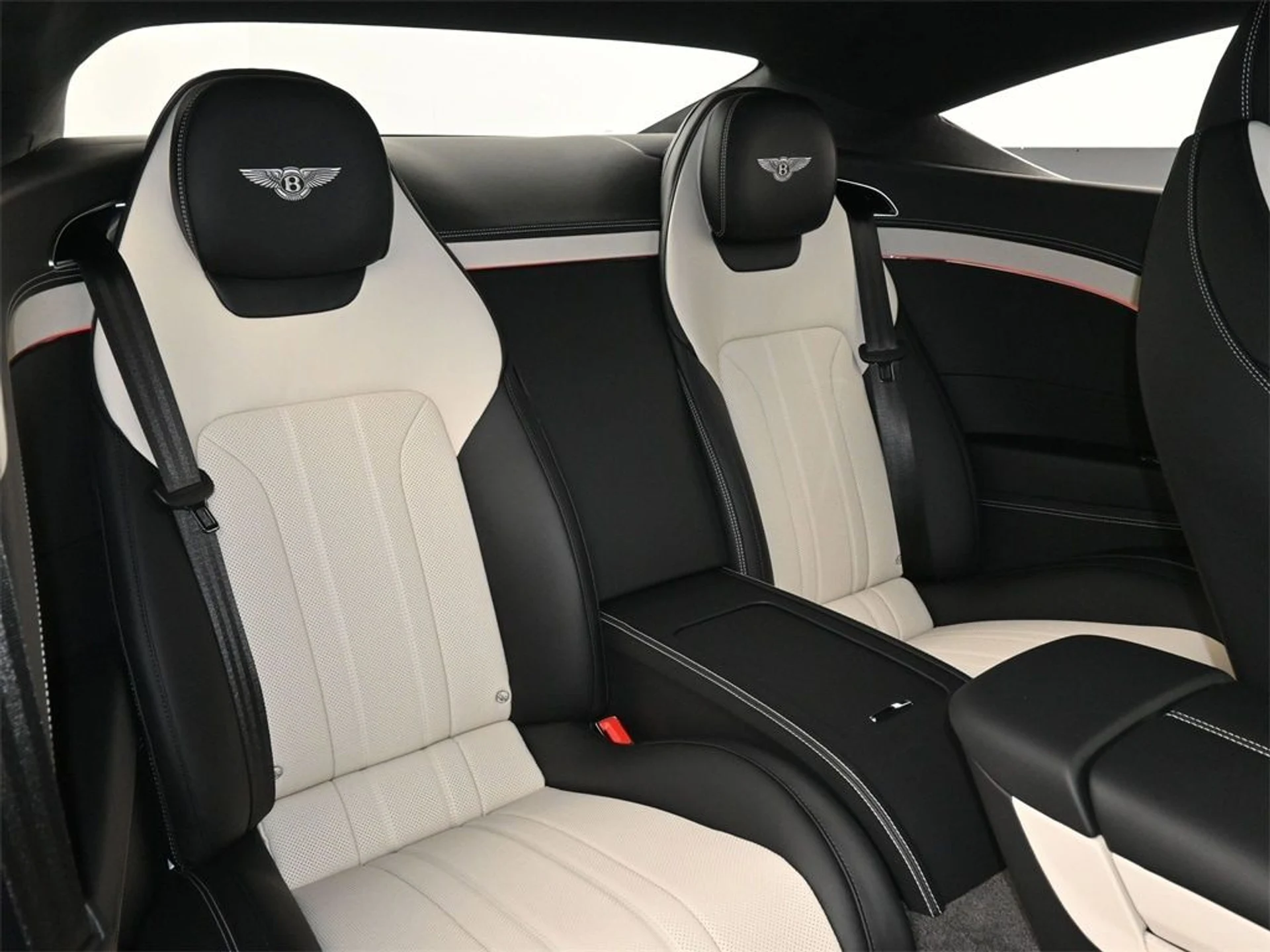 mph011_901776982_7fbfdc593166cb1acf0eb489e7115abax_04d88780a4