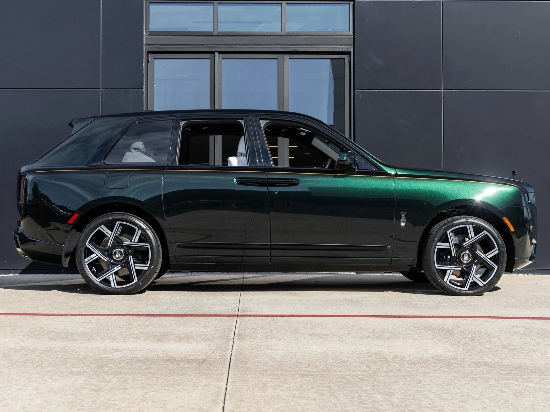 mph011_905232985_12_c5a4443586