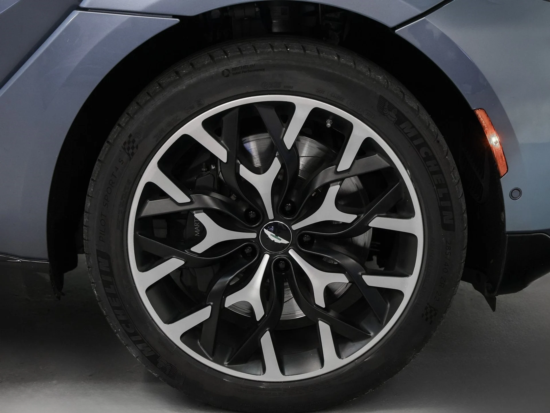 mph011_91468639_12_14f43e63ca