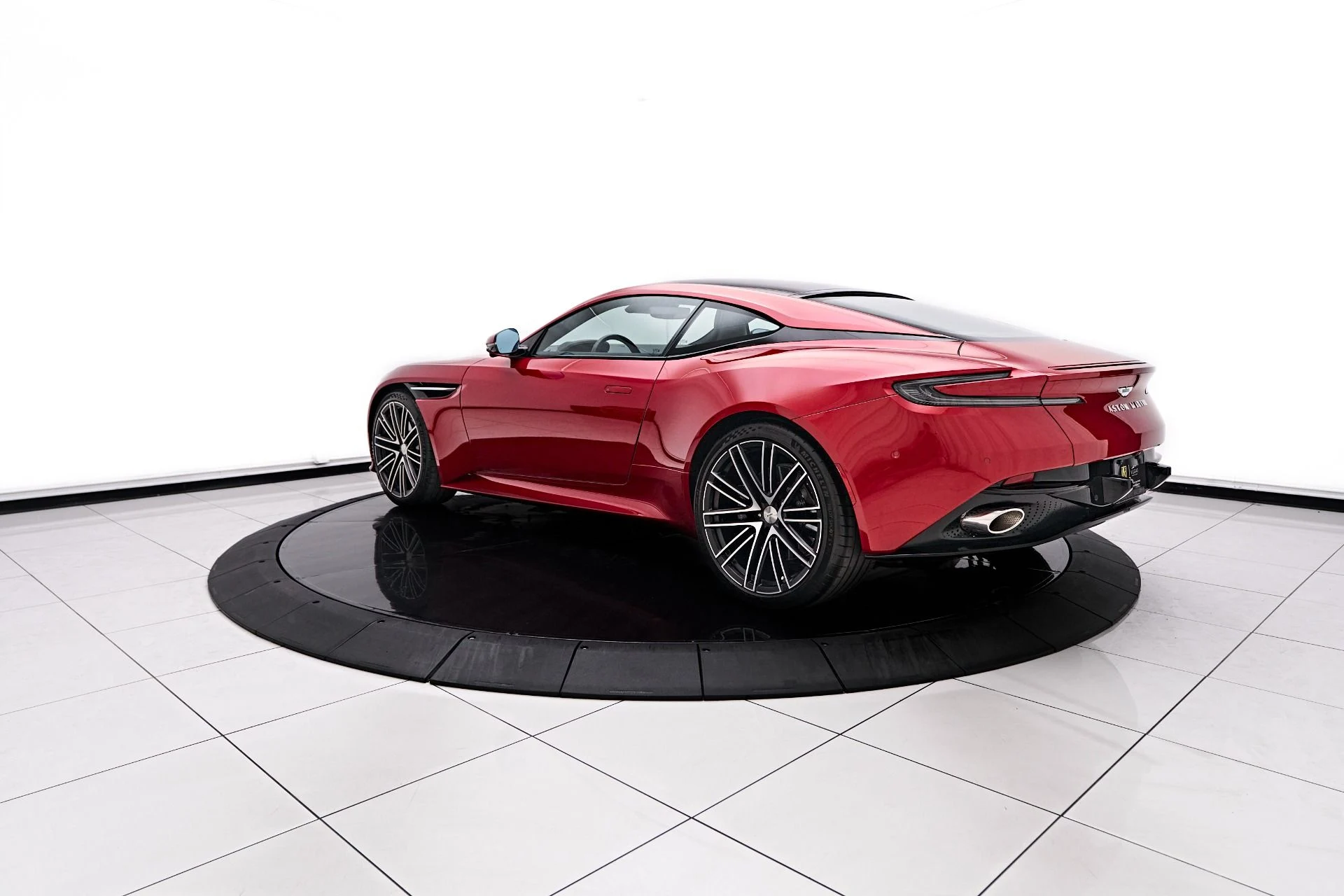 mph011_923327555_Used_2024_Aston_Martin_DB_12_1756329442_e75d71e861