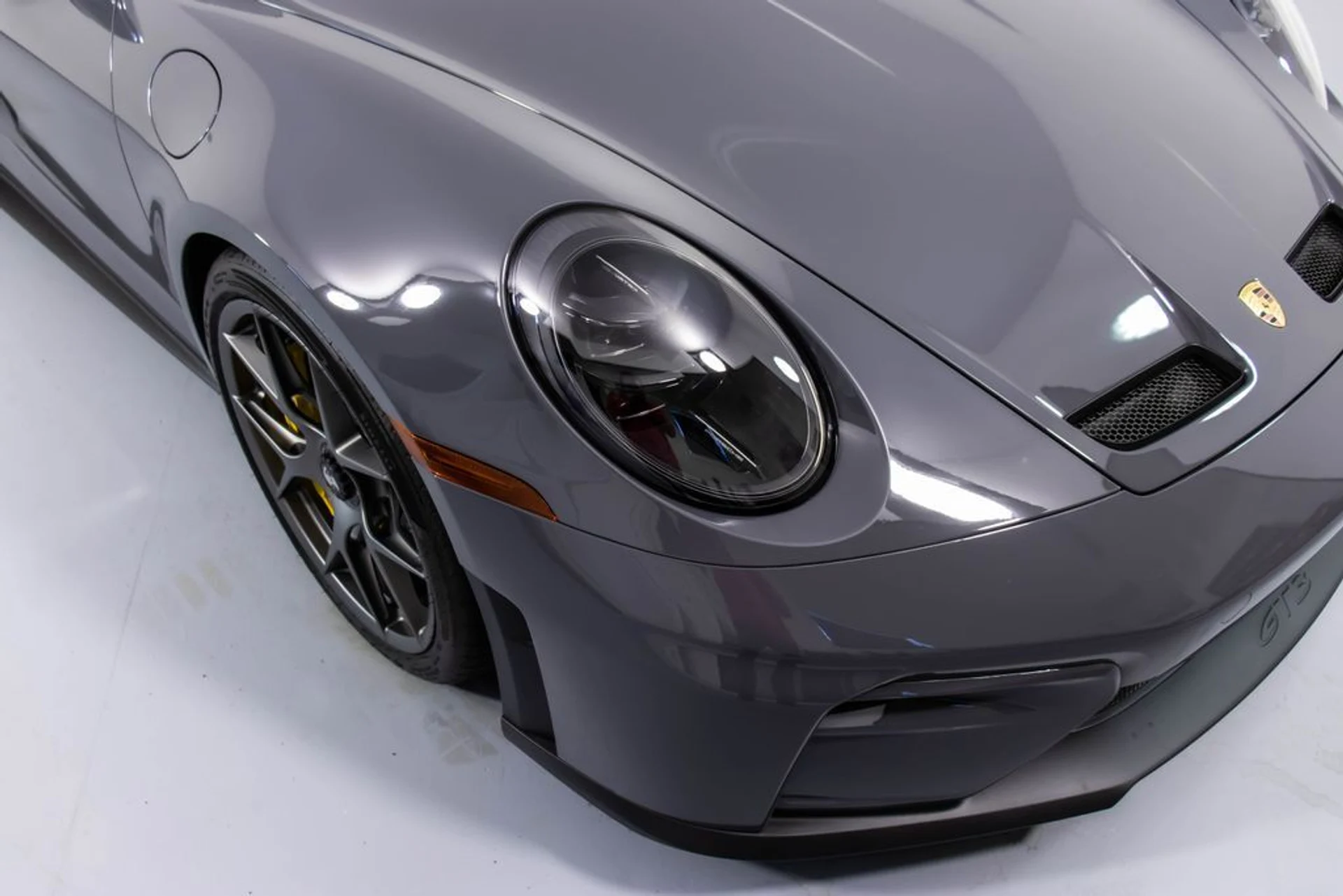 mph011_933407218_3c03ef707ac46403ac54bc5395763147x_89845f86df