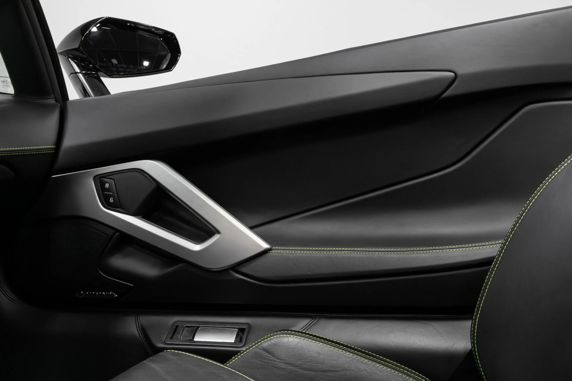 mph011_935980832_Used_2015_Lamborghini_Aventador_LP_700_4_1770952947_08cde27798