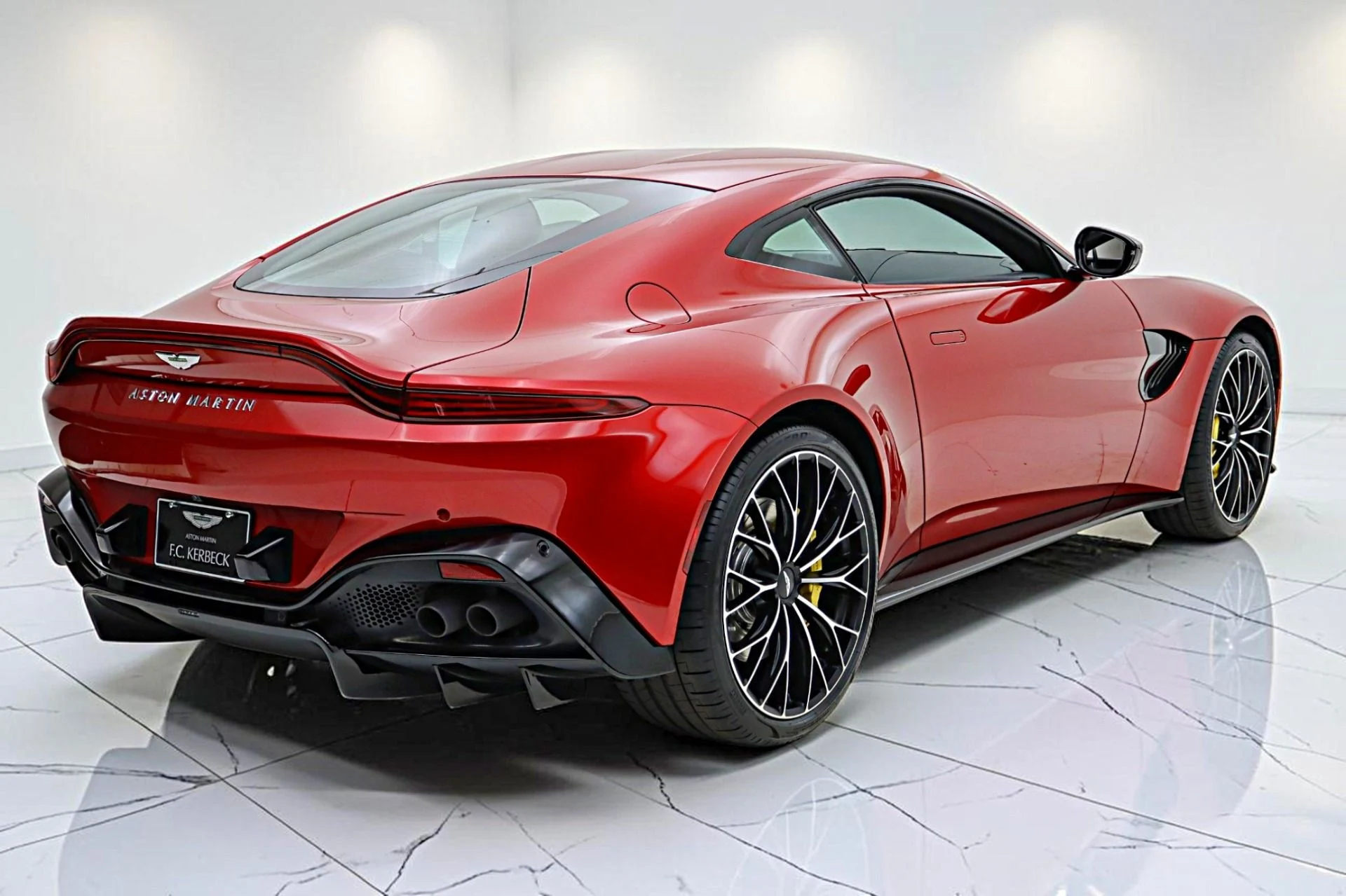 mph011_93778463_Used_2023_Aston_Martin_Vantage_Coupe_117267e553