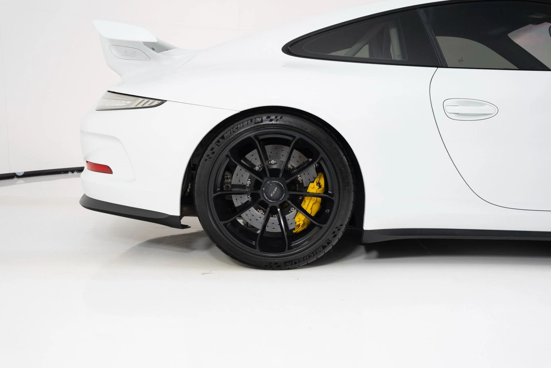 mph011_937845412_Used_2015_Porsche_911_GT_3_1755021416_2469c493ab