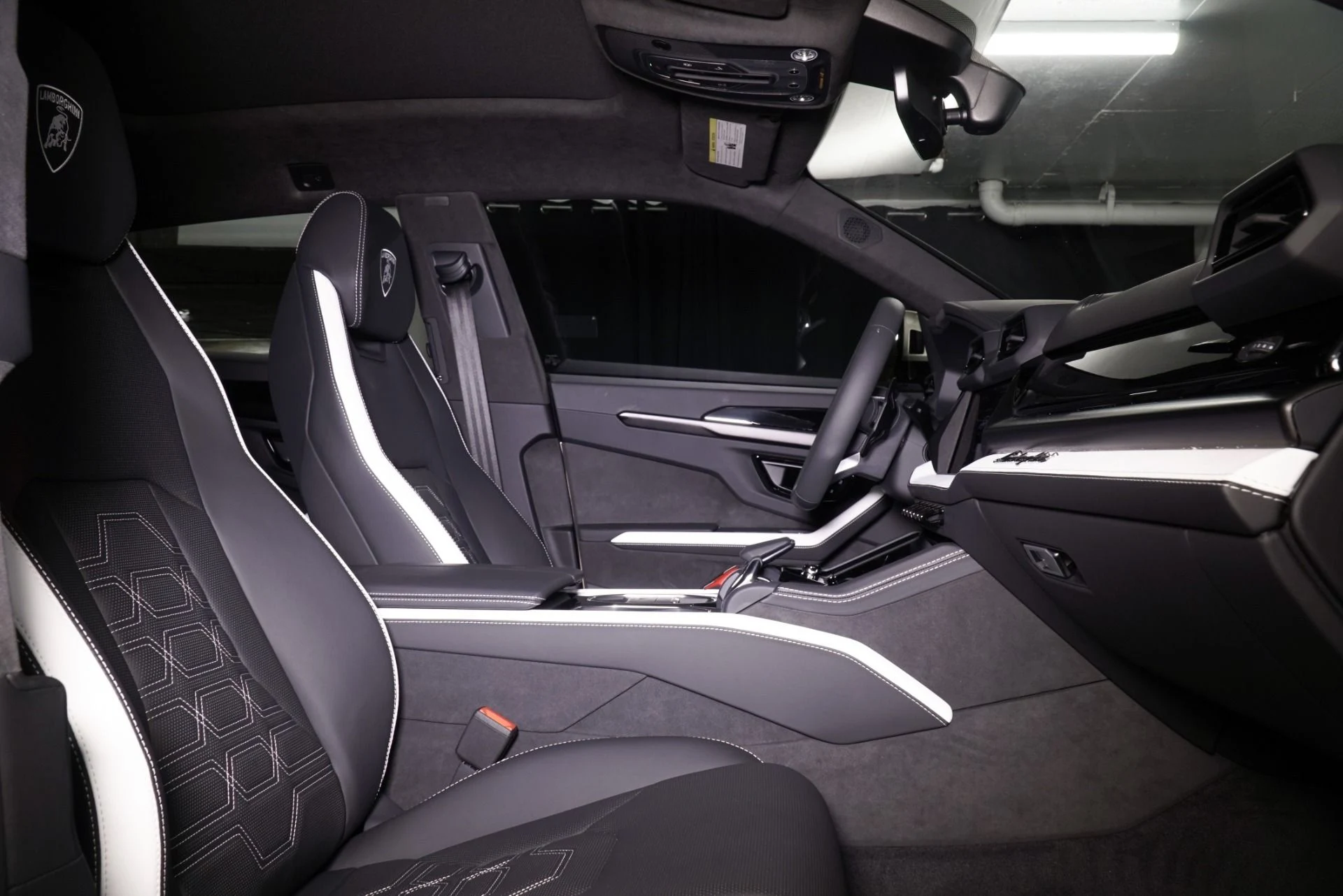 mph011_939690607_New_2025_Lamborghini_Urus_SE_1760546731_5bec2ac33b