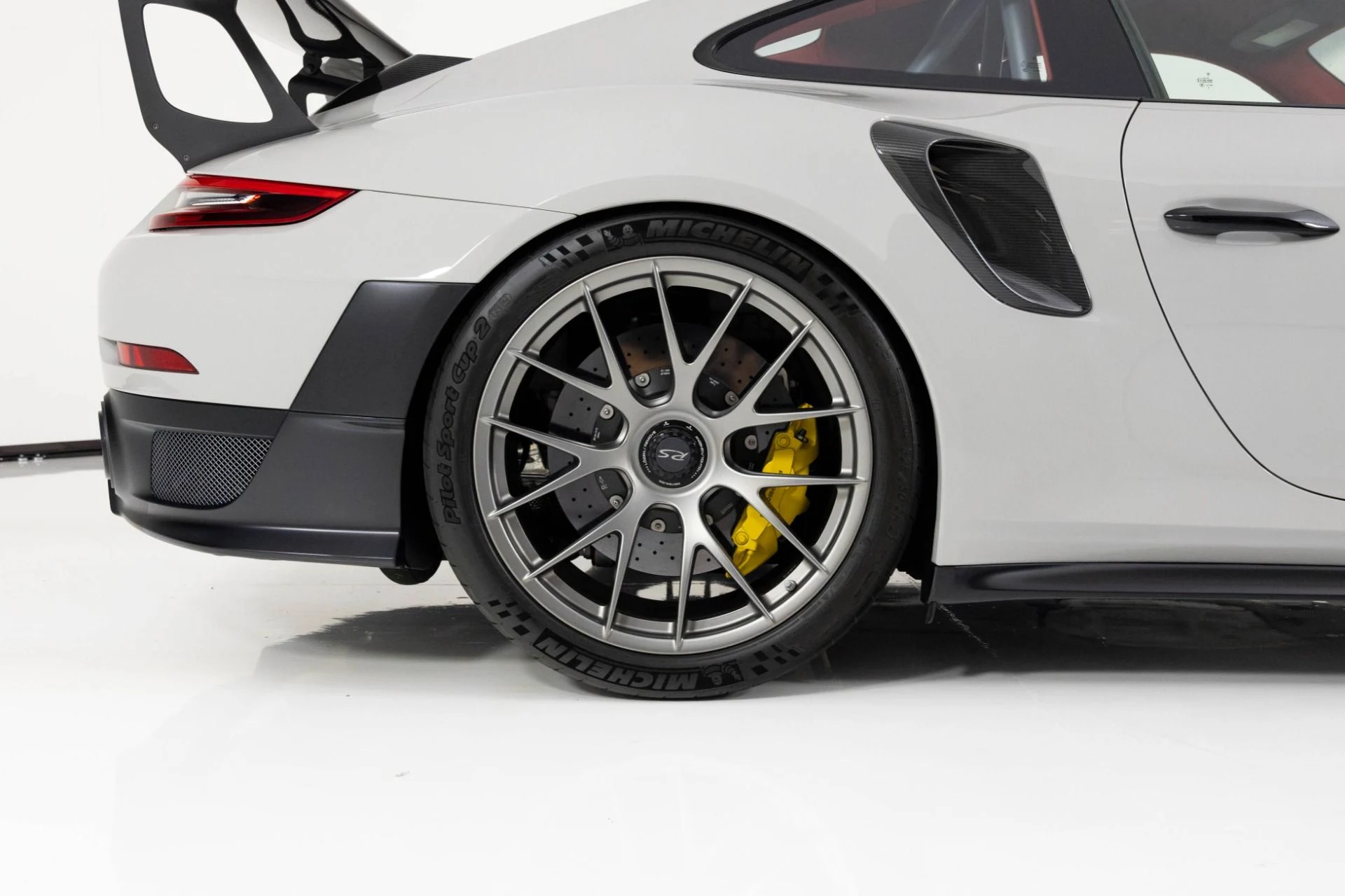 mph011_949205969_Used_2018_Porsche_911_GT_2_RS_1762984465_c011ad0575