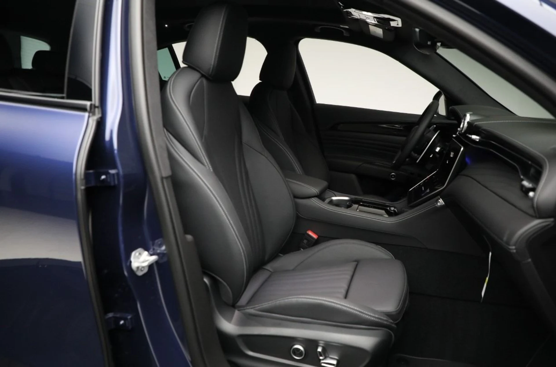 mph011_953316525_New_2025_Maserati_Grecale_Modena_4ff4be6edb