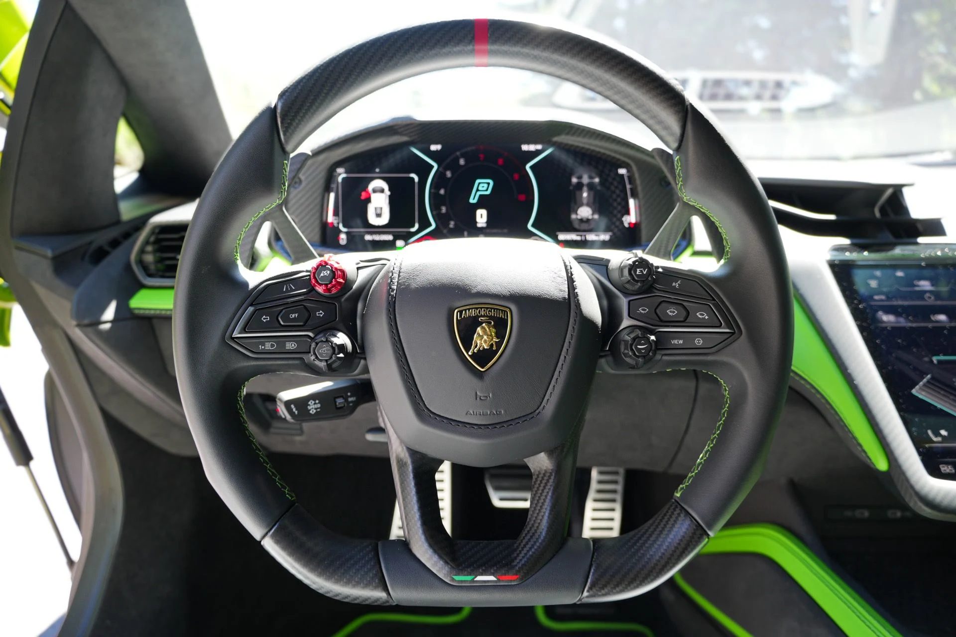 mph011_958983350_Used_2025_Lamborghini_Revuelto_1781291405_8be71d850e