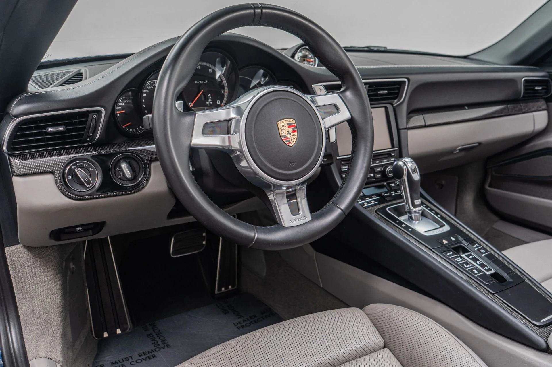 mph011_974261111_Used_2015_Porsche_911_Turbo_S_Cabriolet_1754336206_adfbbd3934