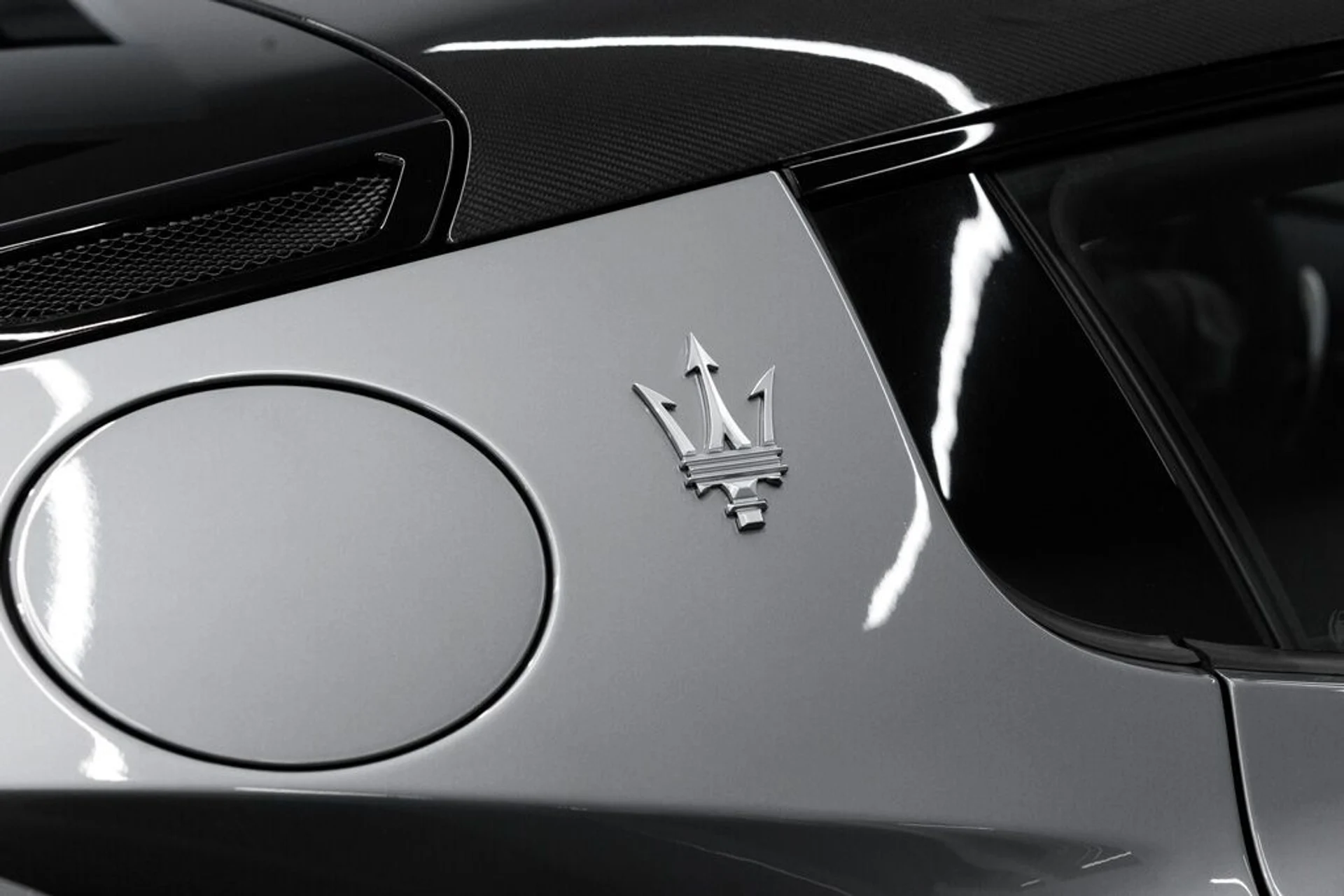 mph011_977704781_maserati_mc20_2022_jpg_v_1758918548_9a44476200