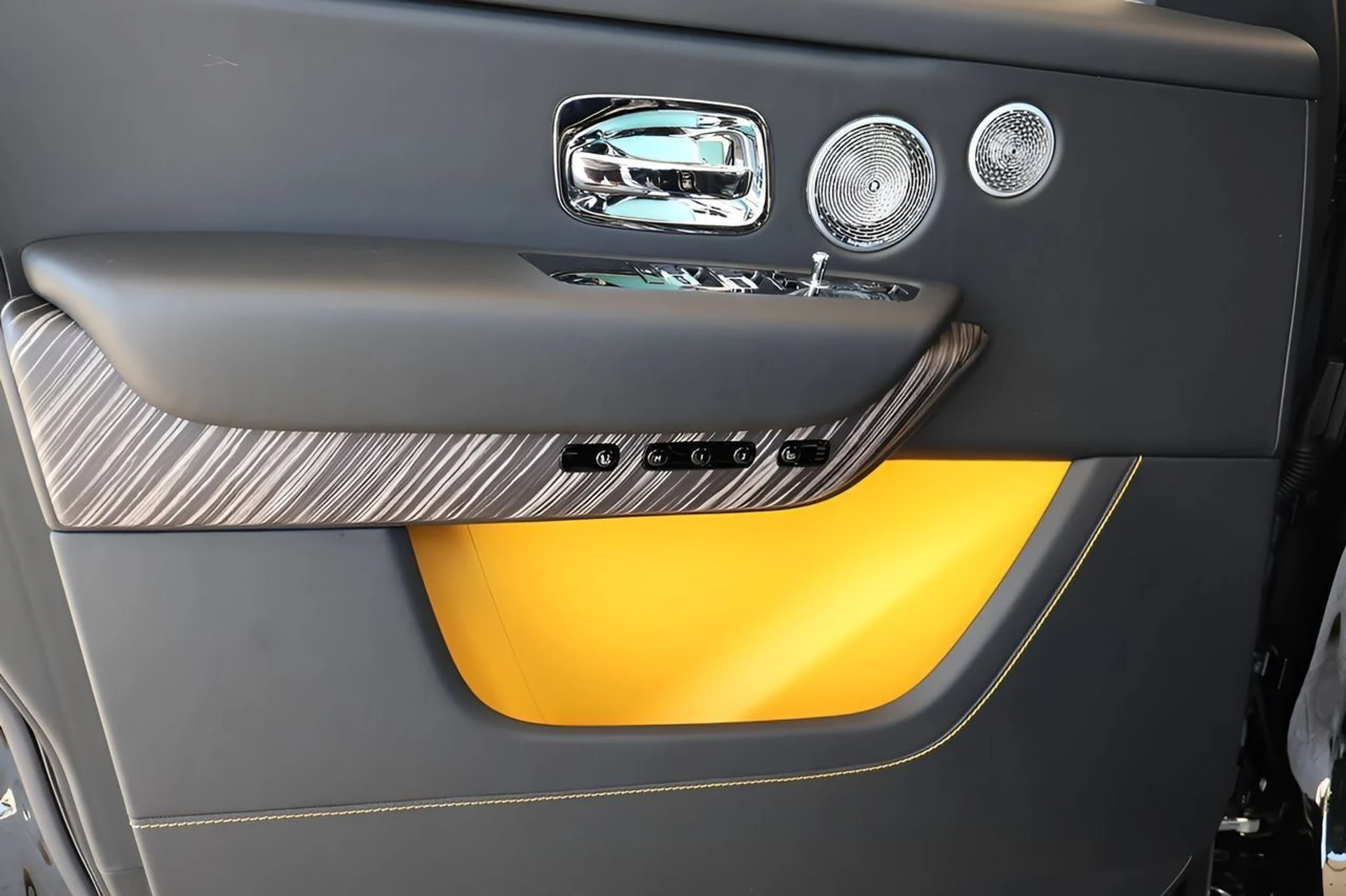 mph011_977836375_12_b51ee3bc38