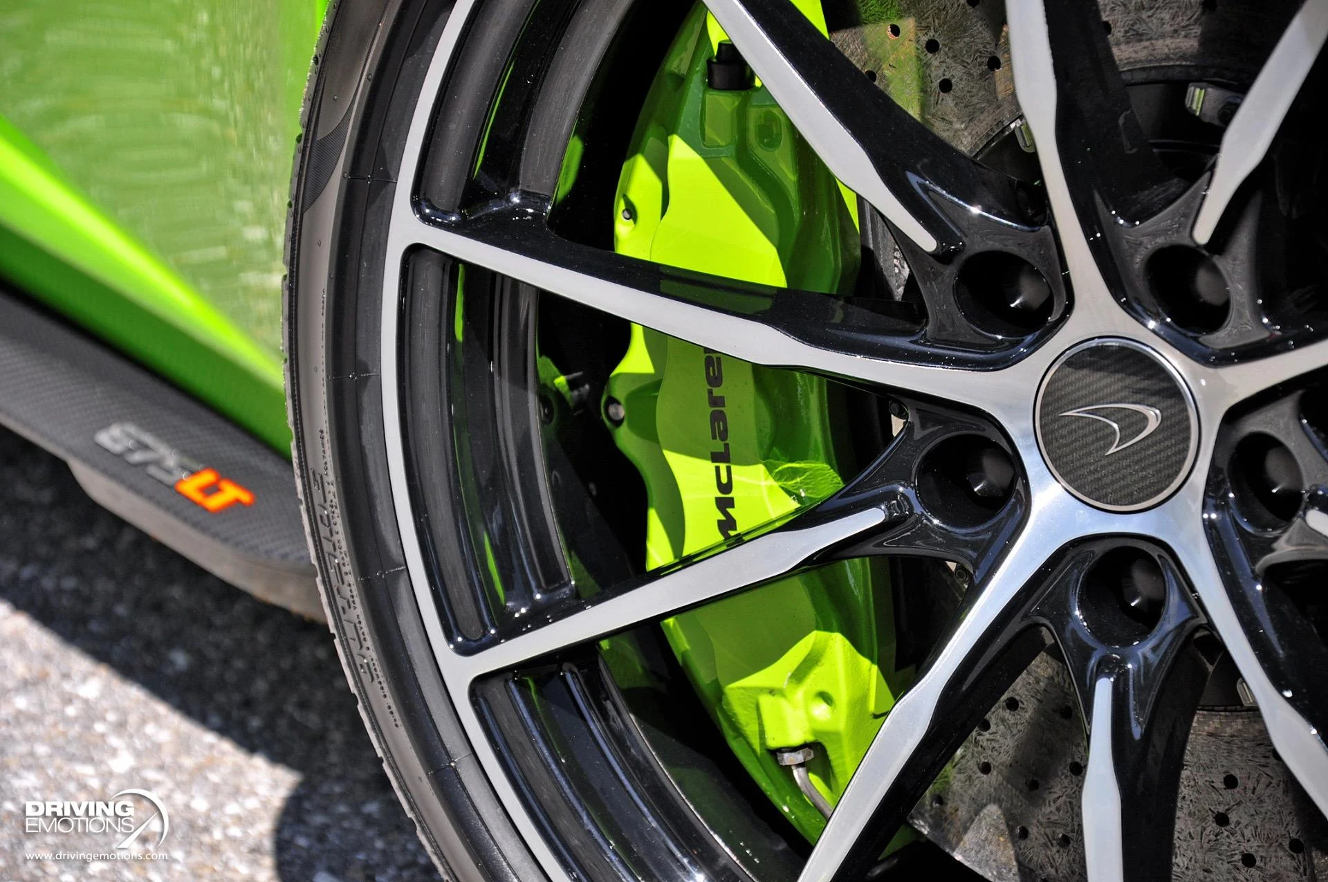 mph011_978126830_855_p12_l_b3d59188e1