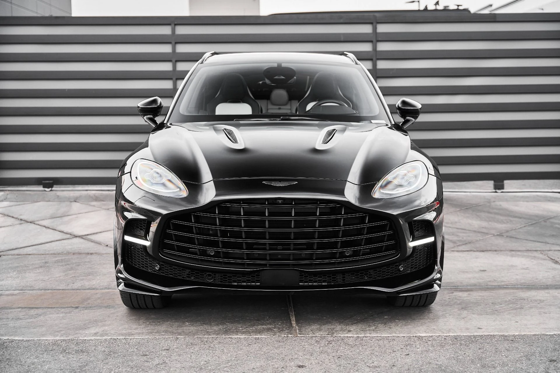 mph011_978692703_Used_2025_Aston_Martin_DBX_707_1775007939_e445b0f7be