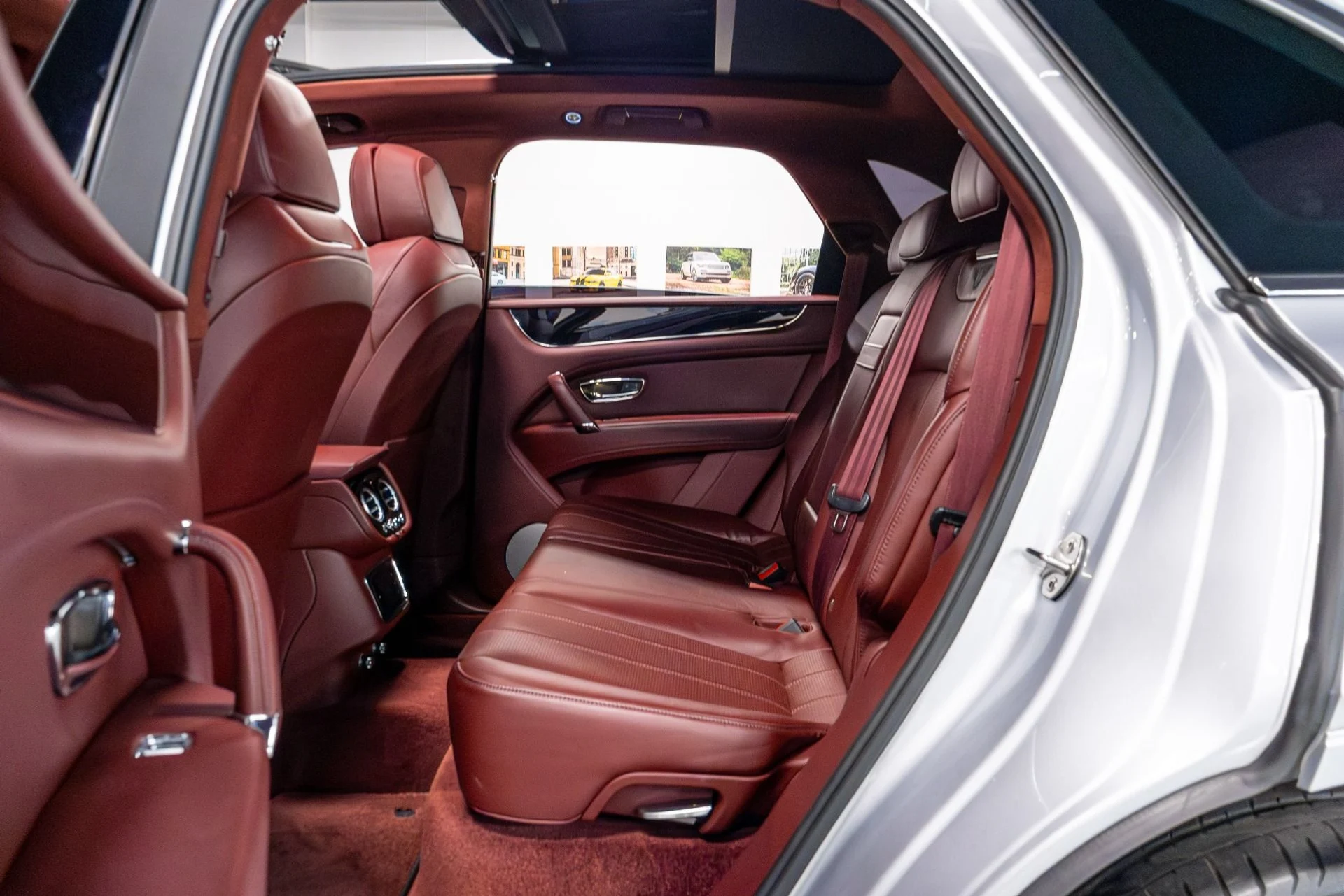 mph011_979816561_Used_2020_Bentley_Bentayga_V8_1776285953_cc44f3eae7