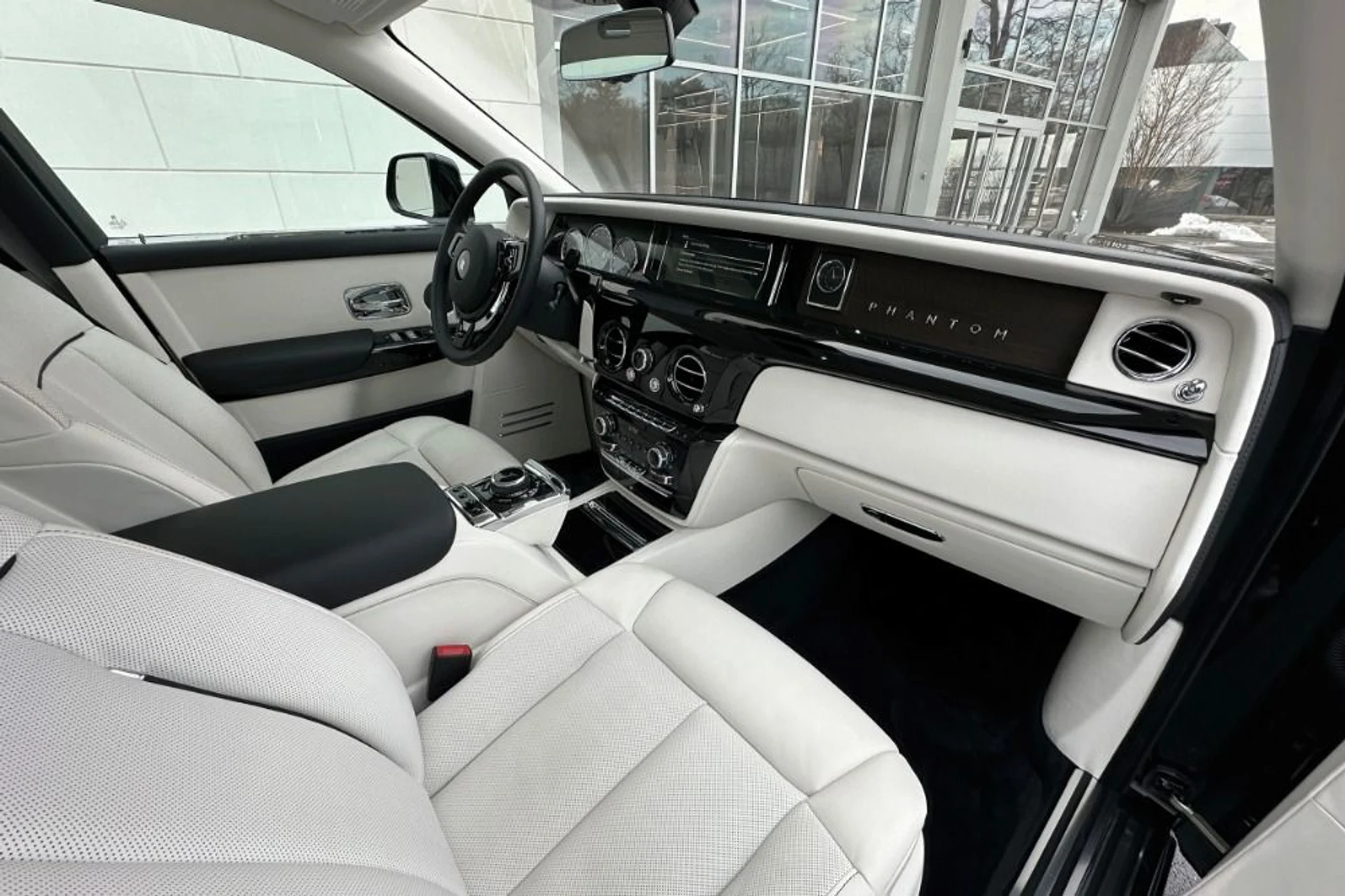mph011_983043830_Used_2023_Rolls_Royce_Phantom_1769430956_8dd37ae6a8