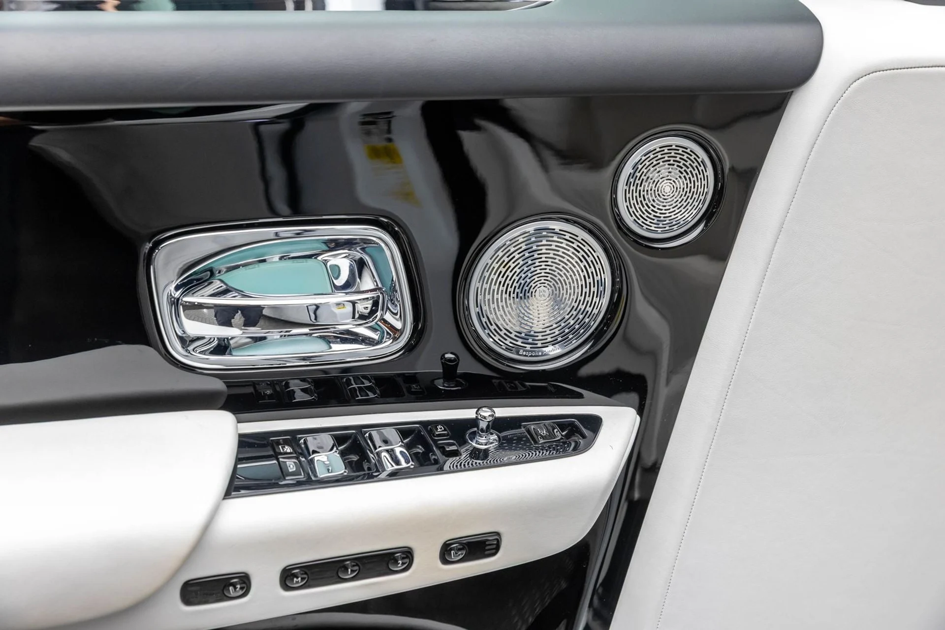 mph011_989961685_12_8bede8e02d