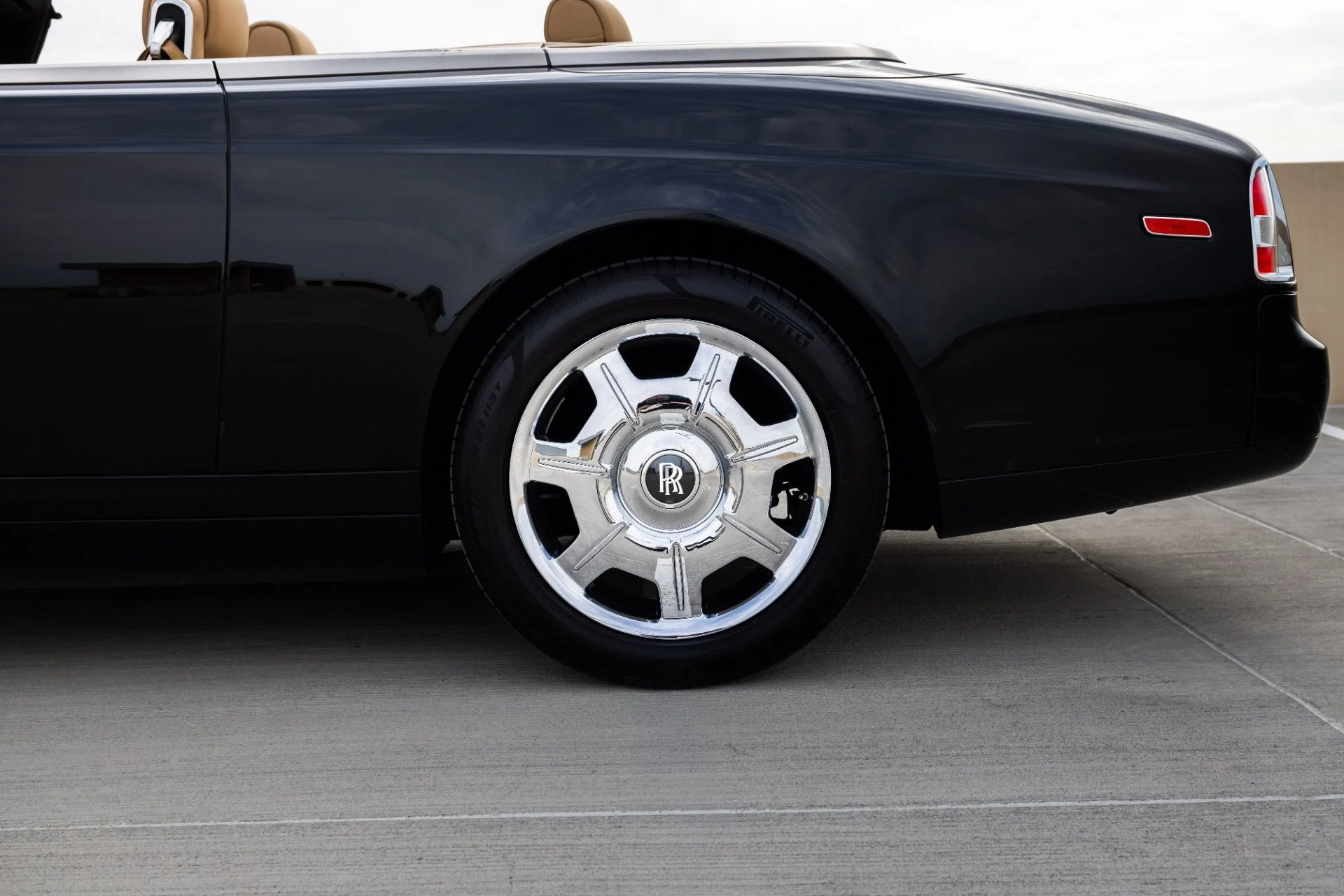 mph011_990153708_Used_2009_Rolls_Royce_Phantom_Drophead_Coupe_1775064256_2cd8c62023