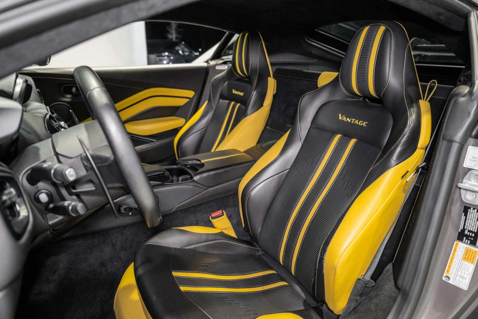 mph011_990500705_Used_2019_Aston_Martin_Vantage_1765989078_224cf43534