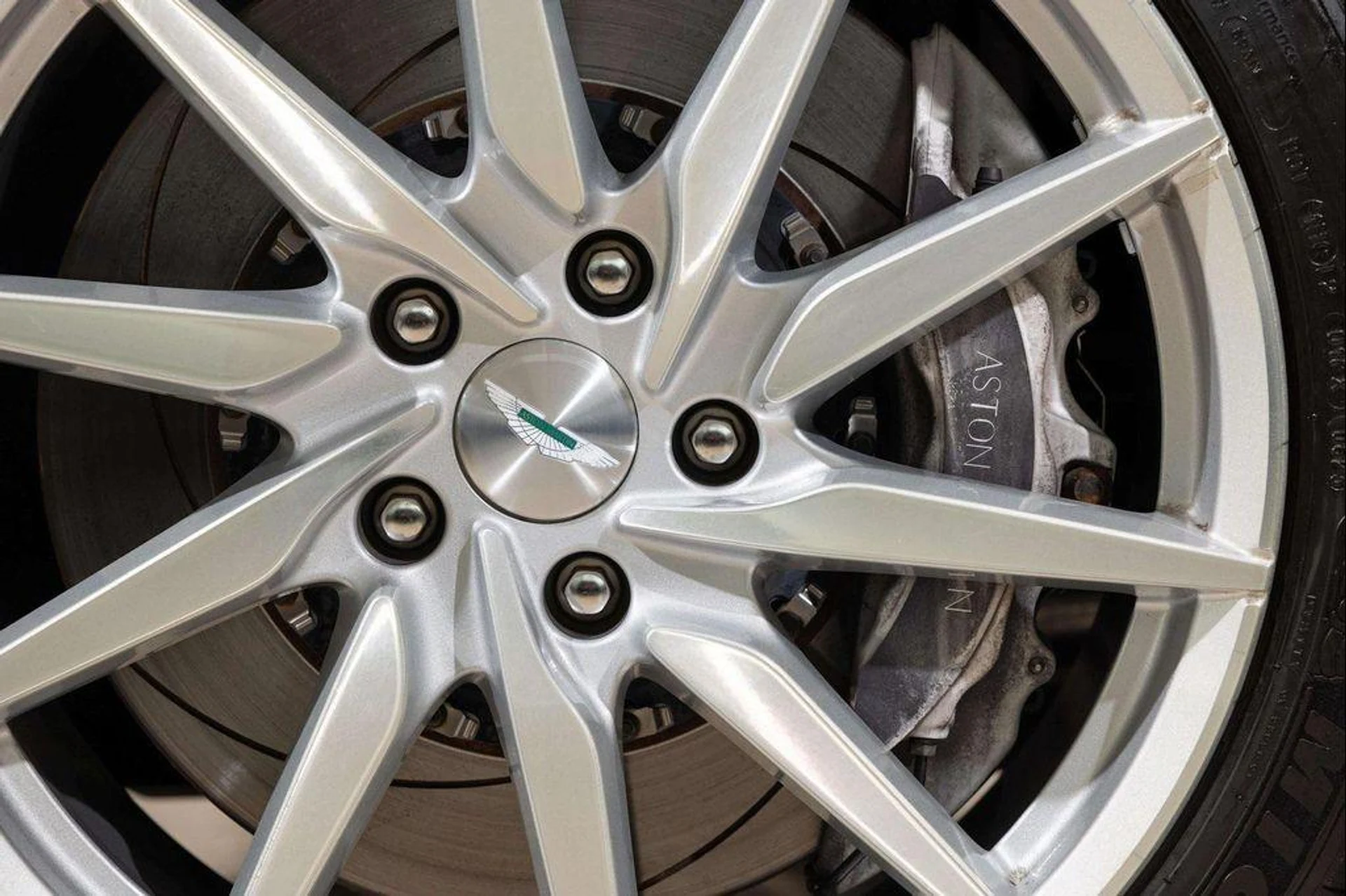 mph011_991604486_jg_Y_Um_YQN_Qb_u49_Ws_Rz_Ai_GP_Dbs_a2c3aae21f