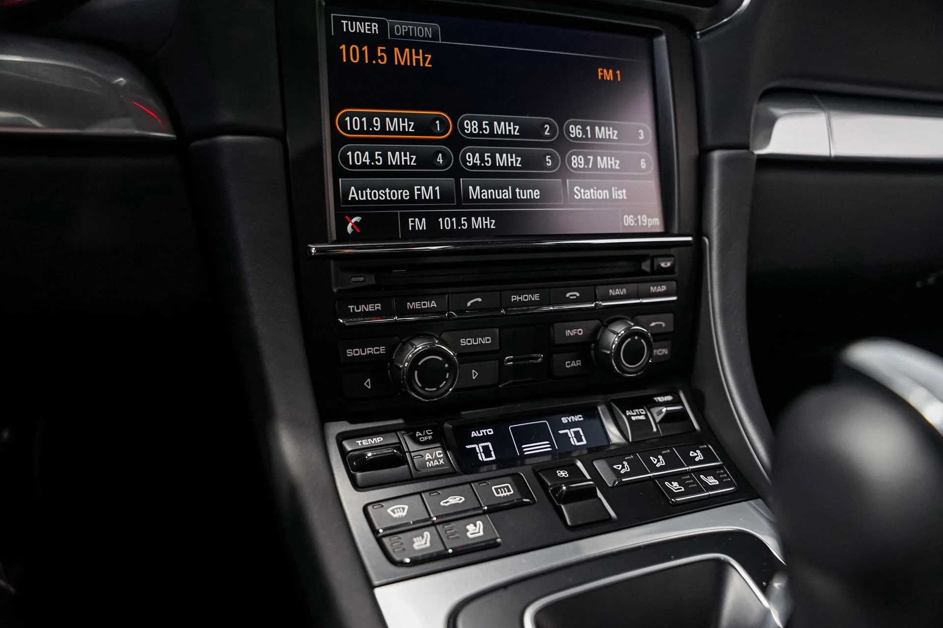 mph011_998349534_fc22791a19f775455743a7dbe22b25fdx_9337c08e84