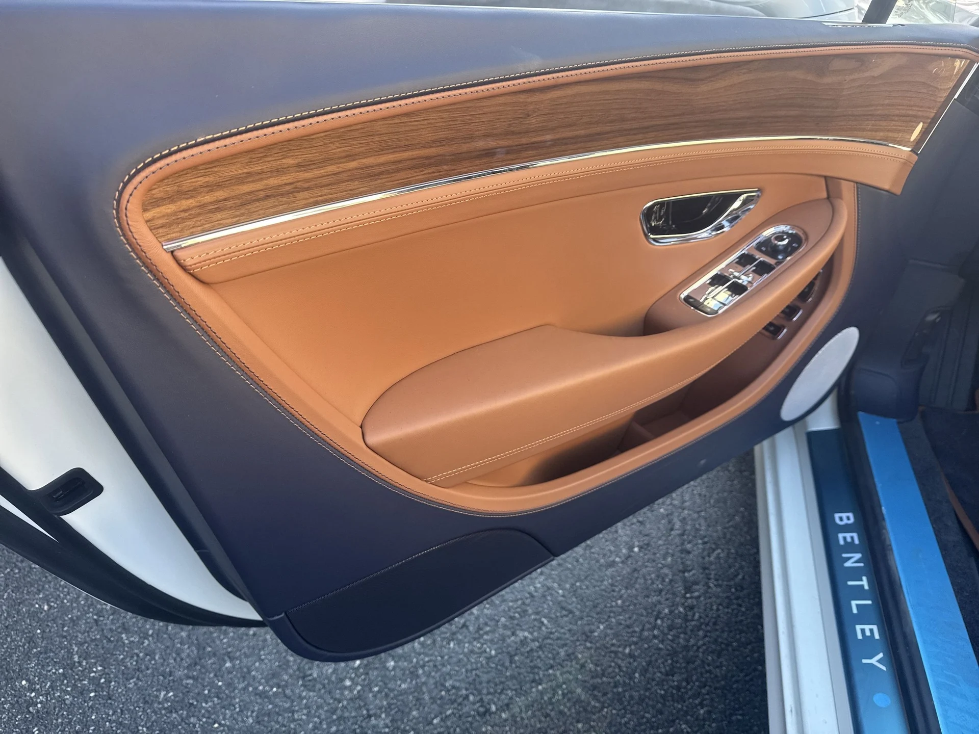 mph012_1000559929_3f216e435b01cff2d0934f44333db4aex_ee05302524