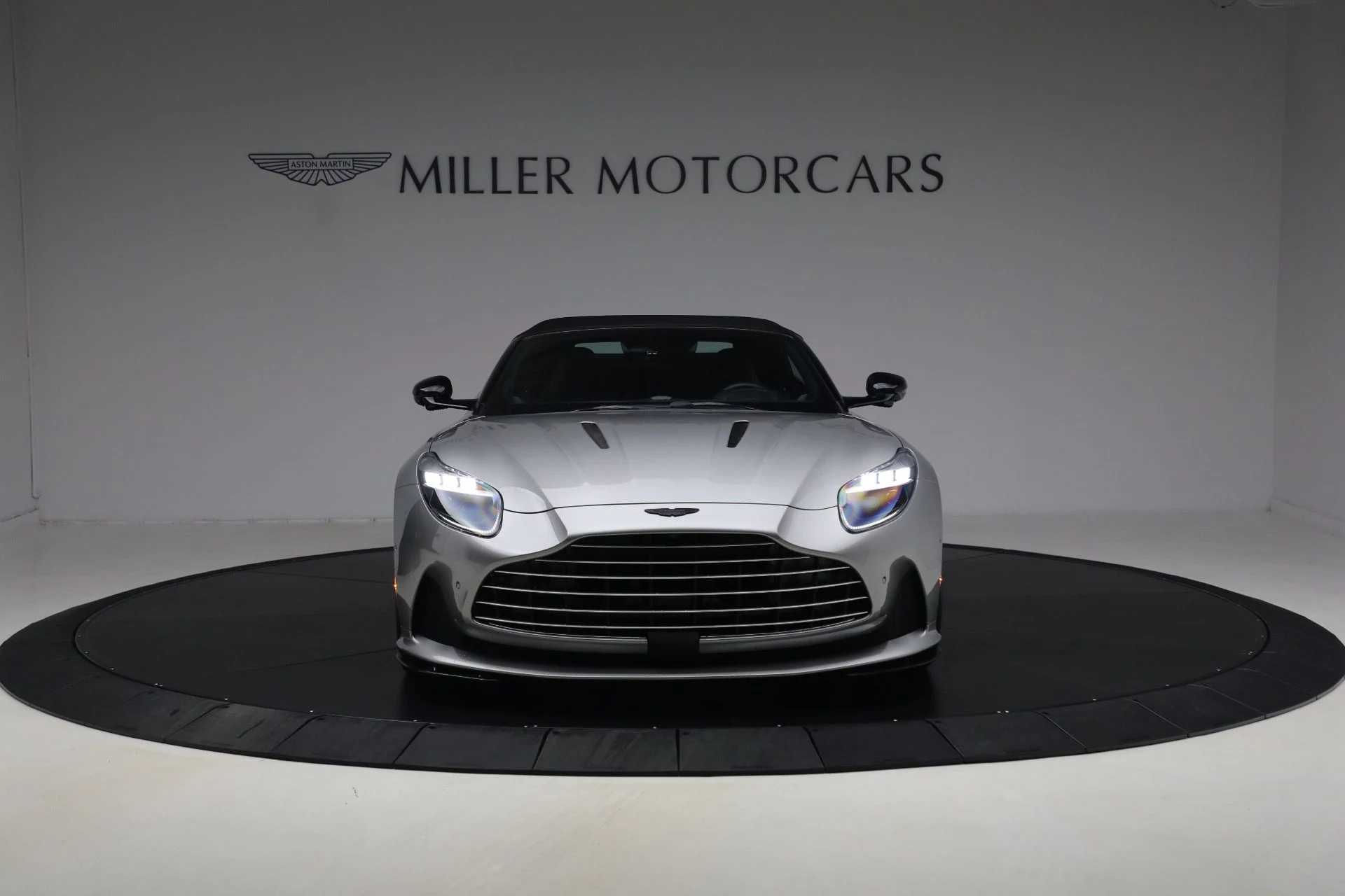 mph012_1007237033_Used_2024_Aston_Martin_DB_12_Volante_1789831142_030d613998