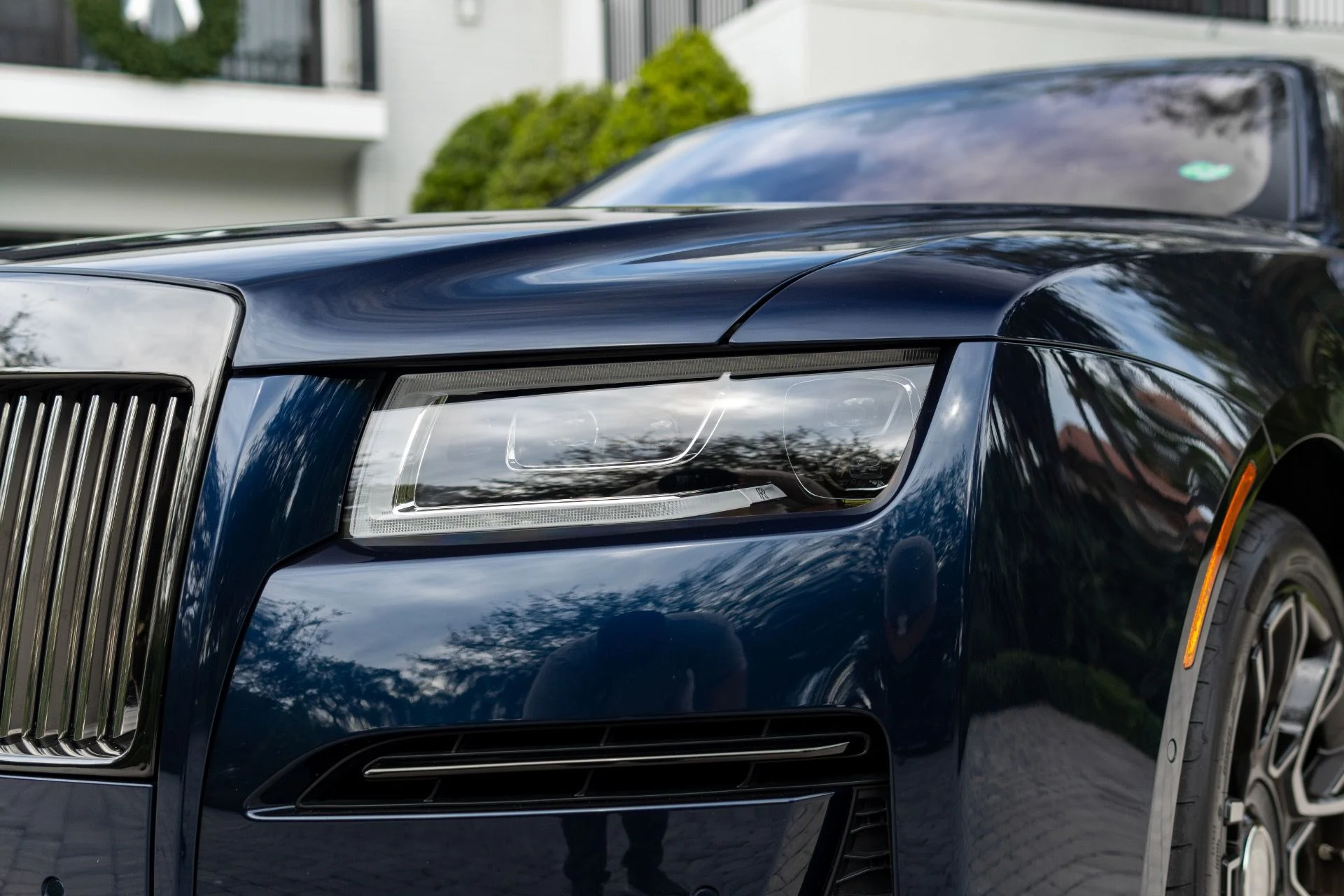 mph012_1011770076_Used_2023_Rolls_Royce_Black_Badge_Ghost_1765569637_3ab52f89b2