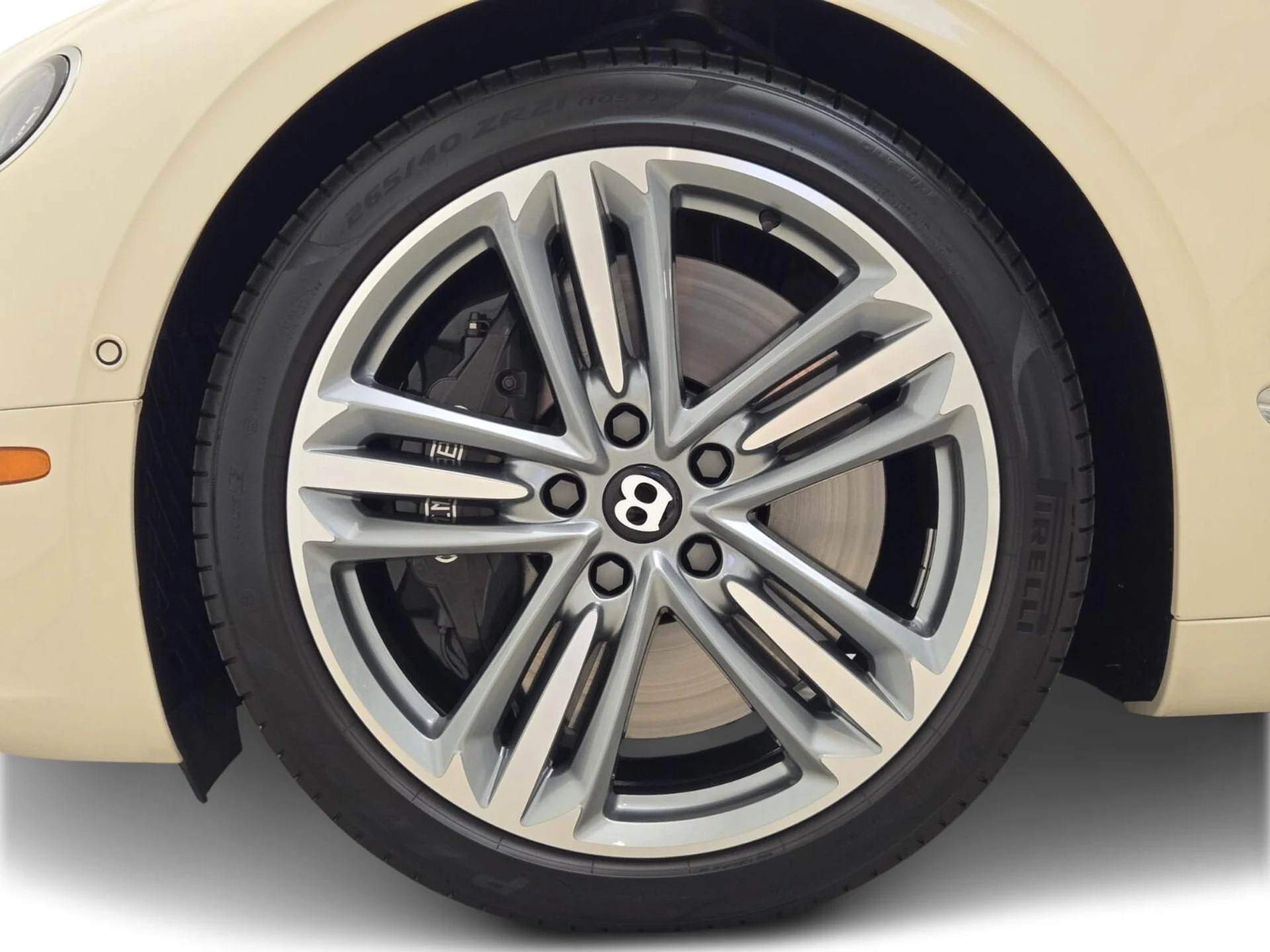 mph012_1032271606_Used_2023_Bentley_Continental_GTC_V8_1761030100_3bf4cd7acb