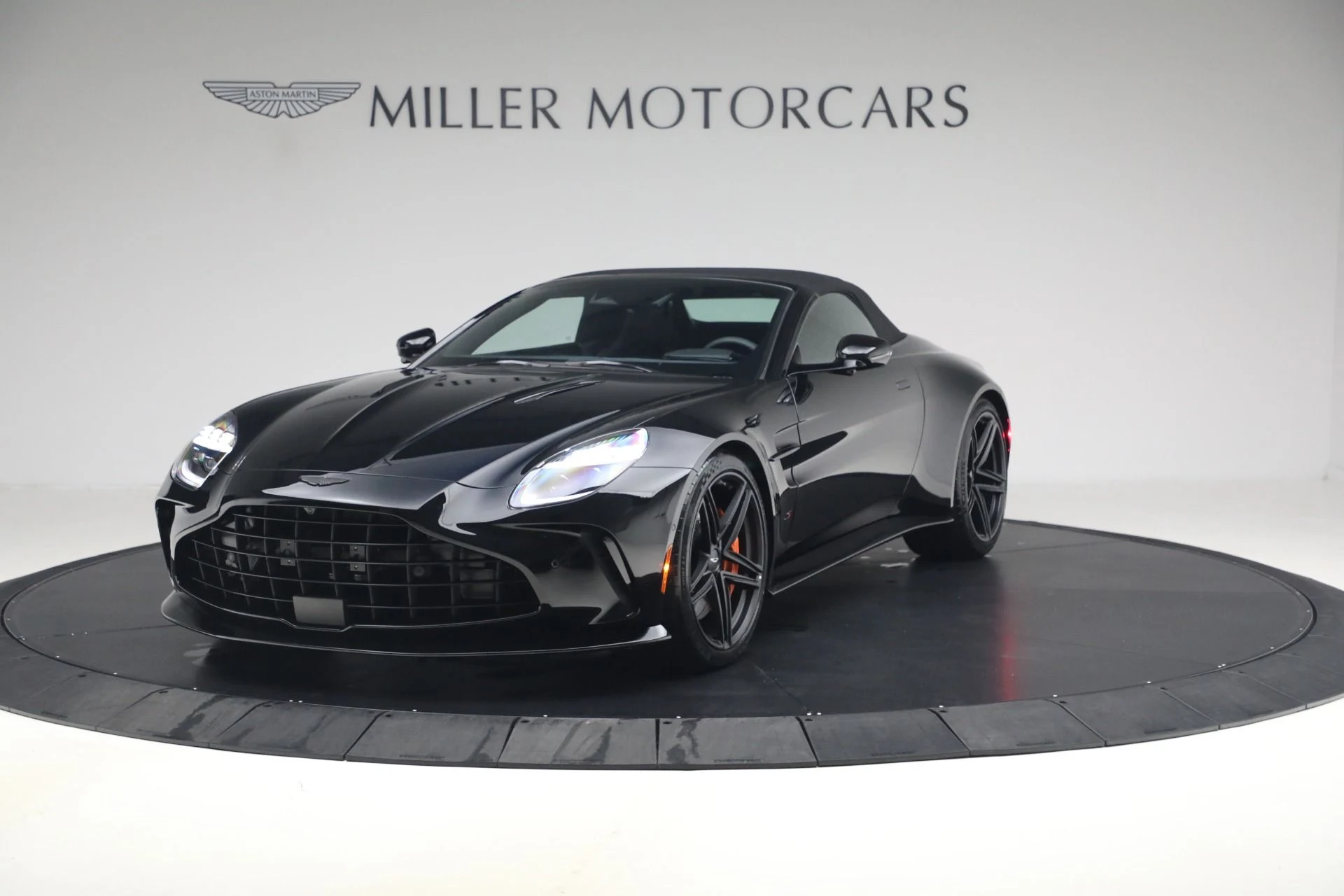 mph012_1032410104_New_2026_Aston_Martin_Vantage_S_Roadster_1790281816_9cc3200981