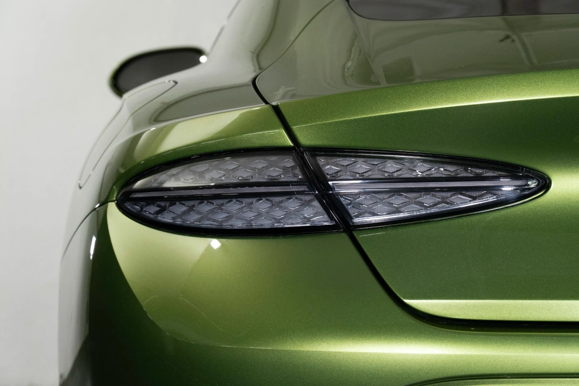 mph012_1035737365_New_2025_Bentley_Continental_GT_1777615565_4ba9823445