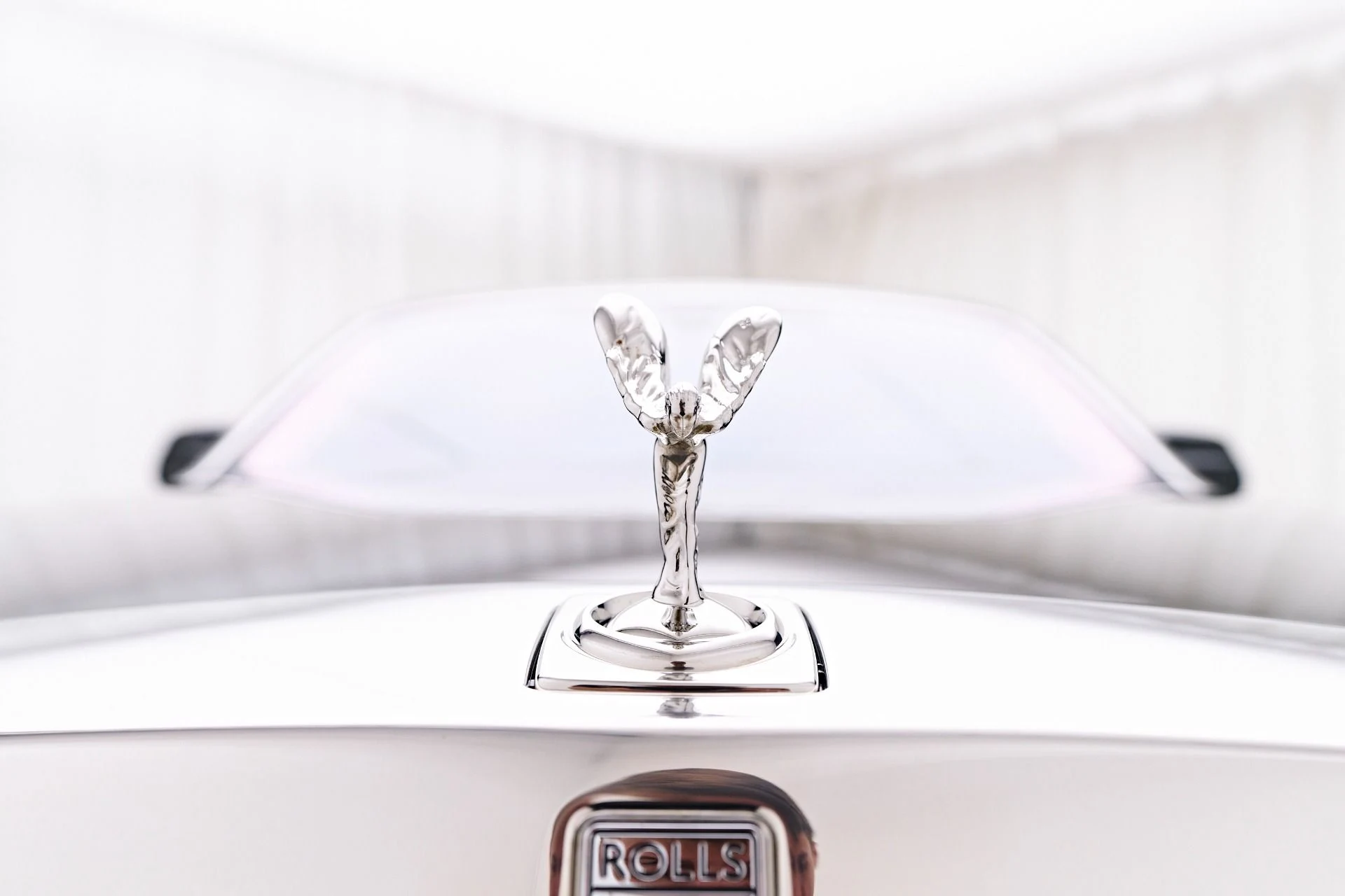 mph012_1035995201_Used_2024_Rolls_Royce_Phantom_Base_1751933466_9e56abc1d7