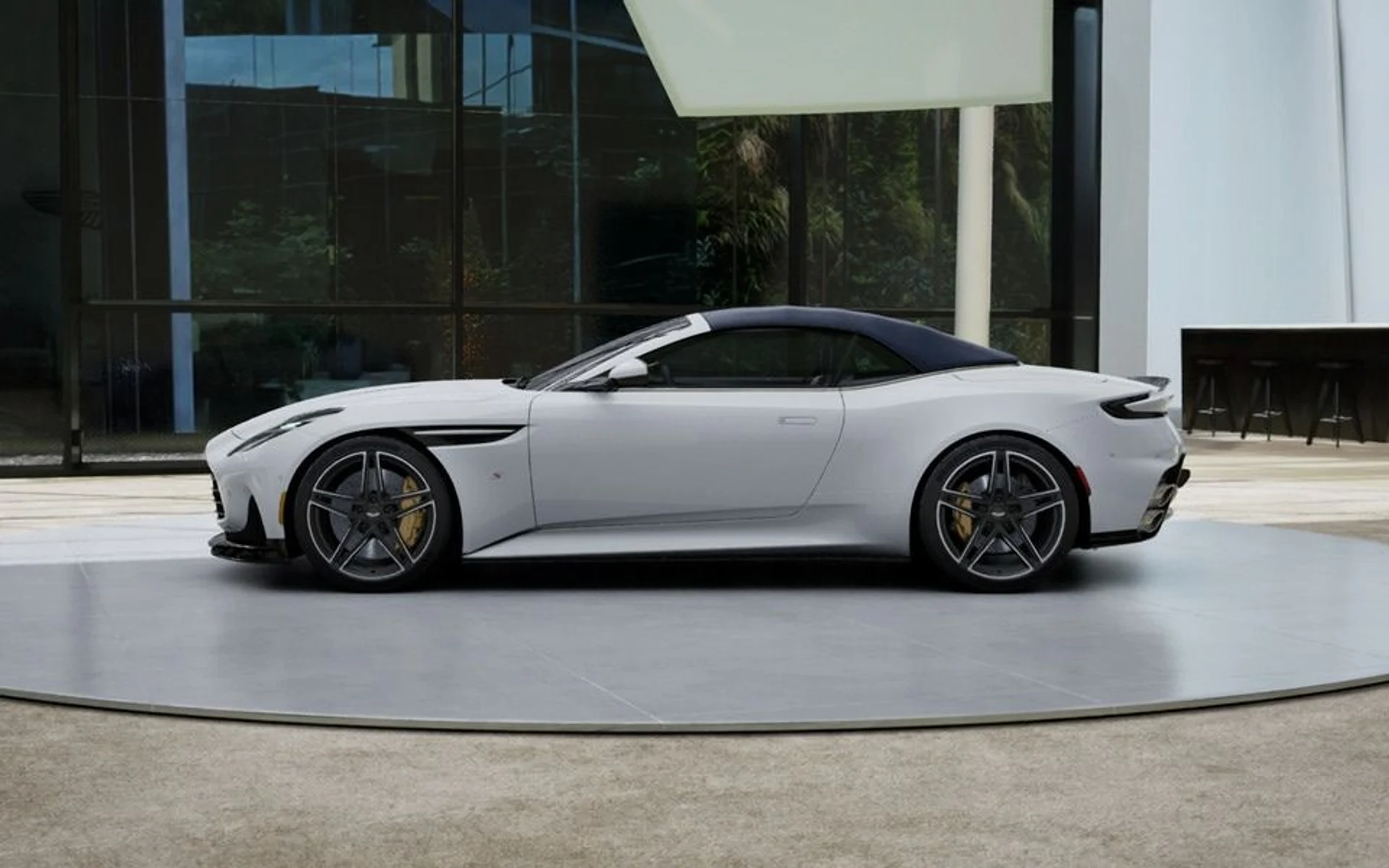 mph012_1036567695_New_2027_Aston_Martin_DB_12_S_Volante_In_Transit_1608213ca8