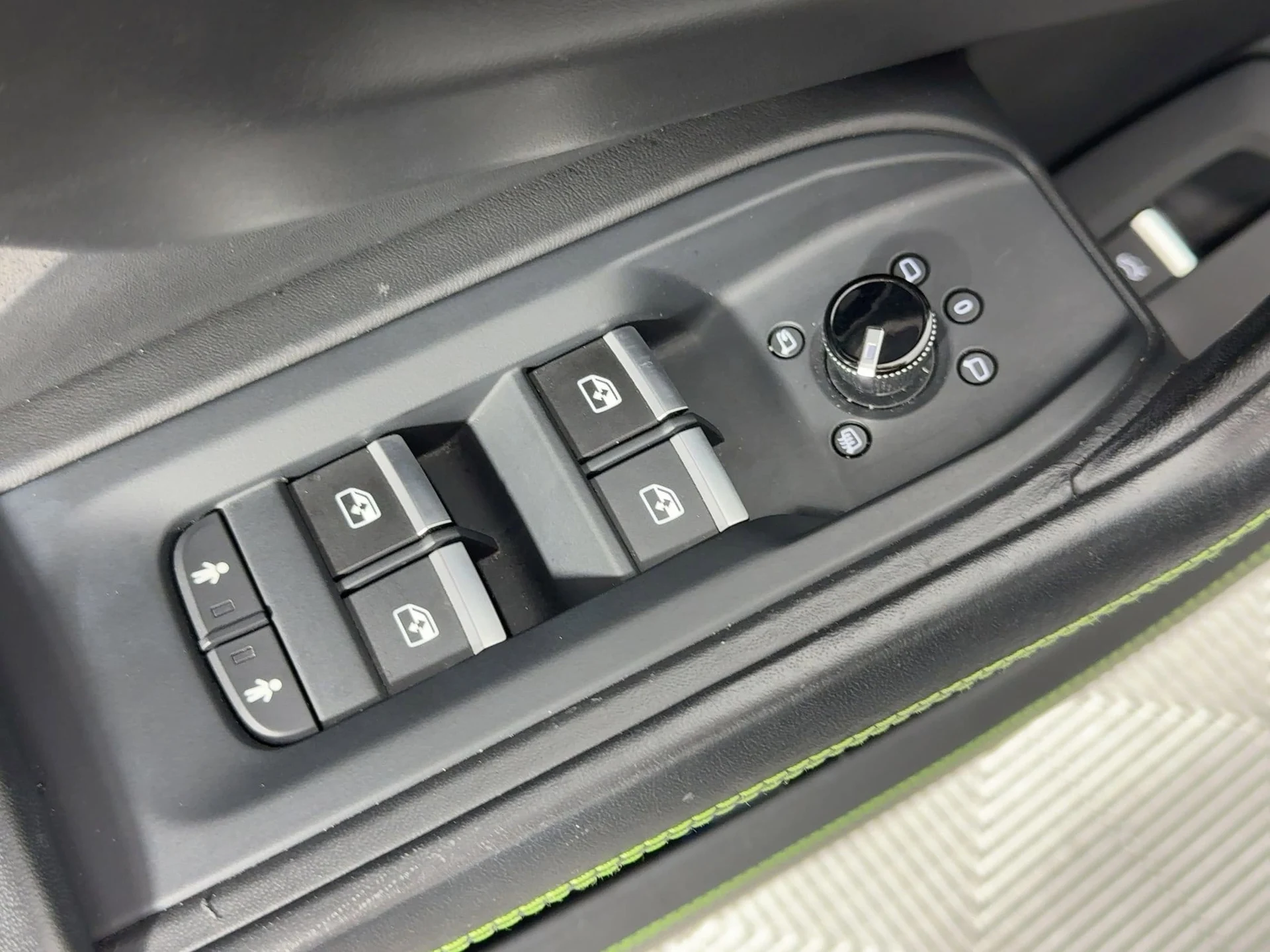 mph012_1044542121_825d21b452e433e97cd900ab173286f0x_442e612353