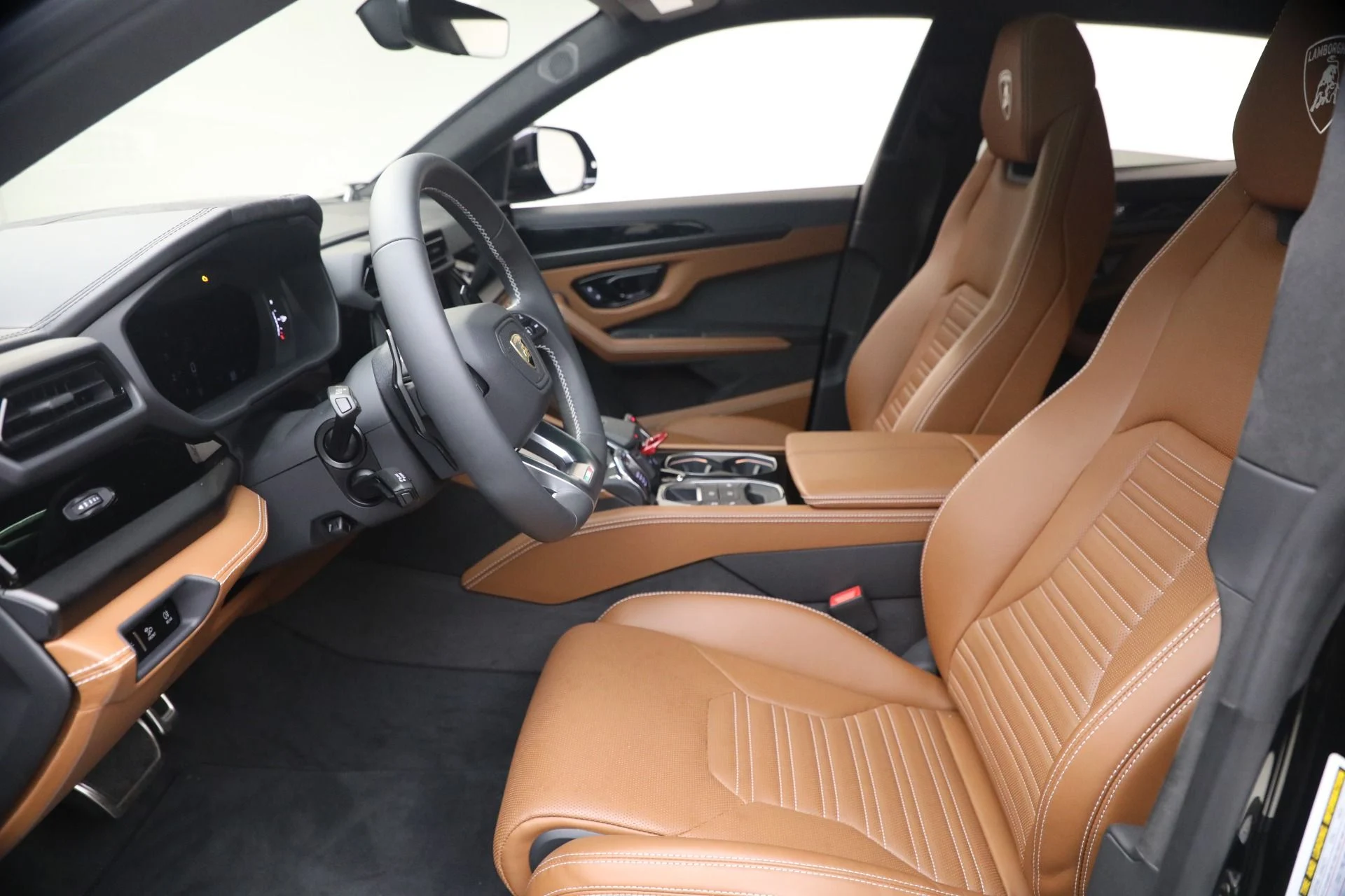mph012_1045845410_Used_2025_Lamborghini_Urus_SE_1779826713_210c8bf0e2