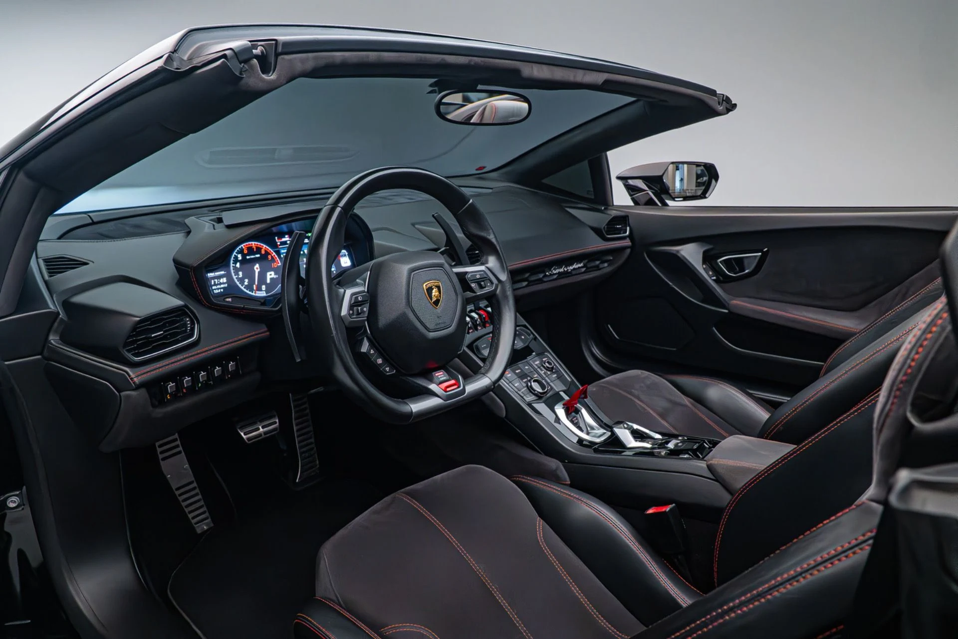 mph012_1046006627_Used_2016_Lamborghini_Huracan_LP_610_4_Spyder_1781713256_026c61aa8a