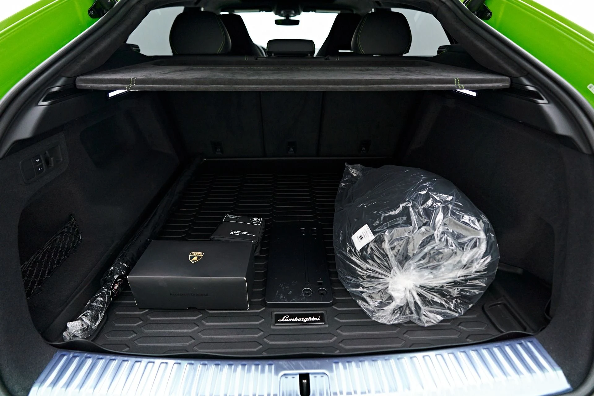 mph012_1048824243_Used_2023_Lamborghini_Urus_S_1692657144_1c9160e167