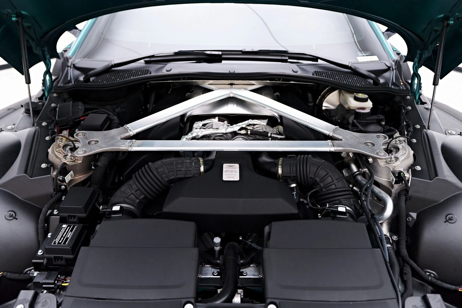 mph012_1049473947_Used_2022_Aston_Martin_Vantage_F1_Edition_1756259692_5aa7cbc5d3
