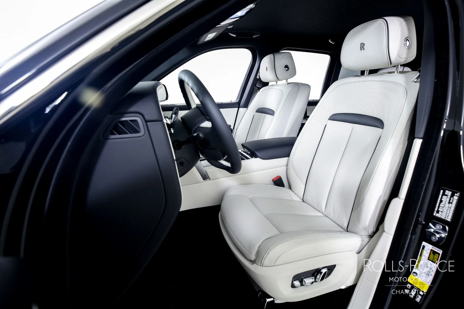 mph012_1055427995_Used_2023_Rolls_Royce_Cullinan_1694817003_8f892fff0b