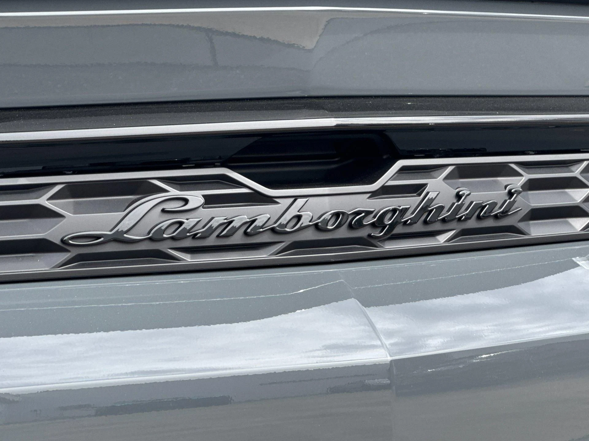 mph012_1056044365_New_2026_Lamborghini_Urus_SE_1790209963_08da8b8b05